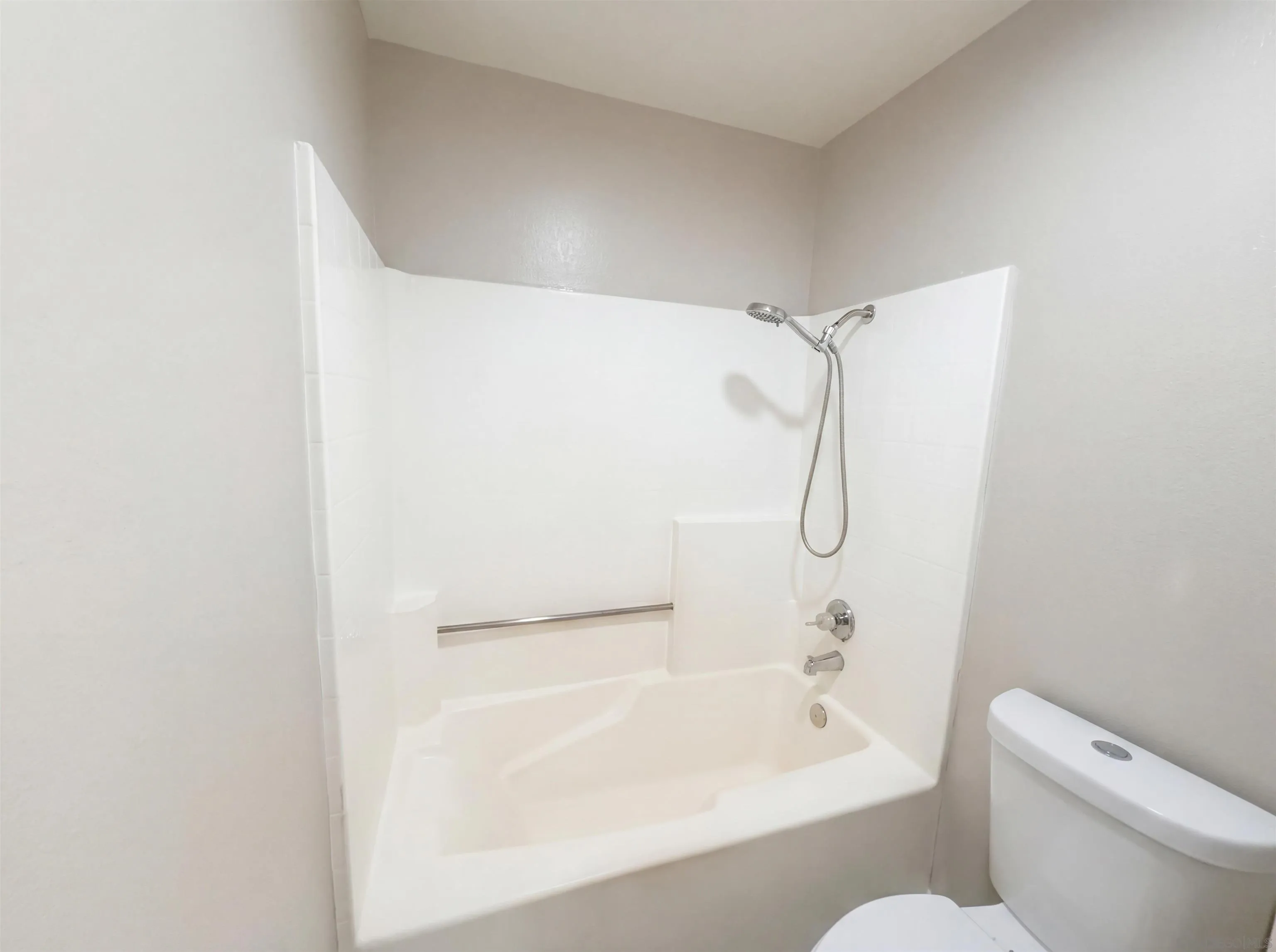 https://cdn.realtyfeed.com/cdn/127/260003916/3721a95355fdc55adf3a4ed53fb78e84.webp