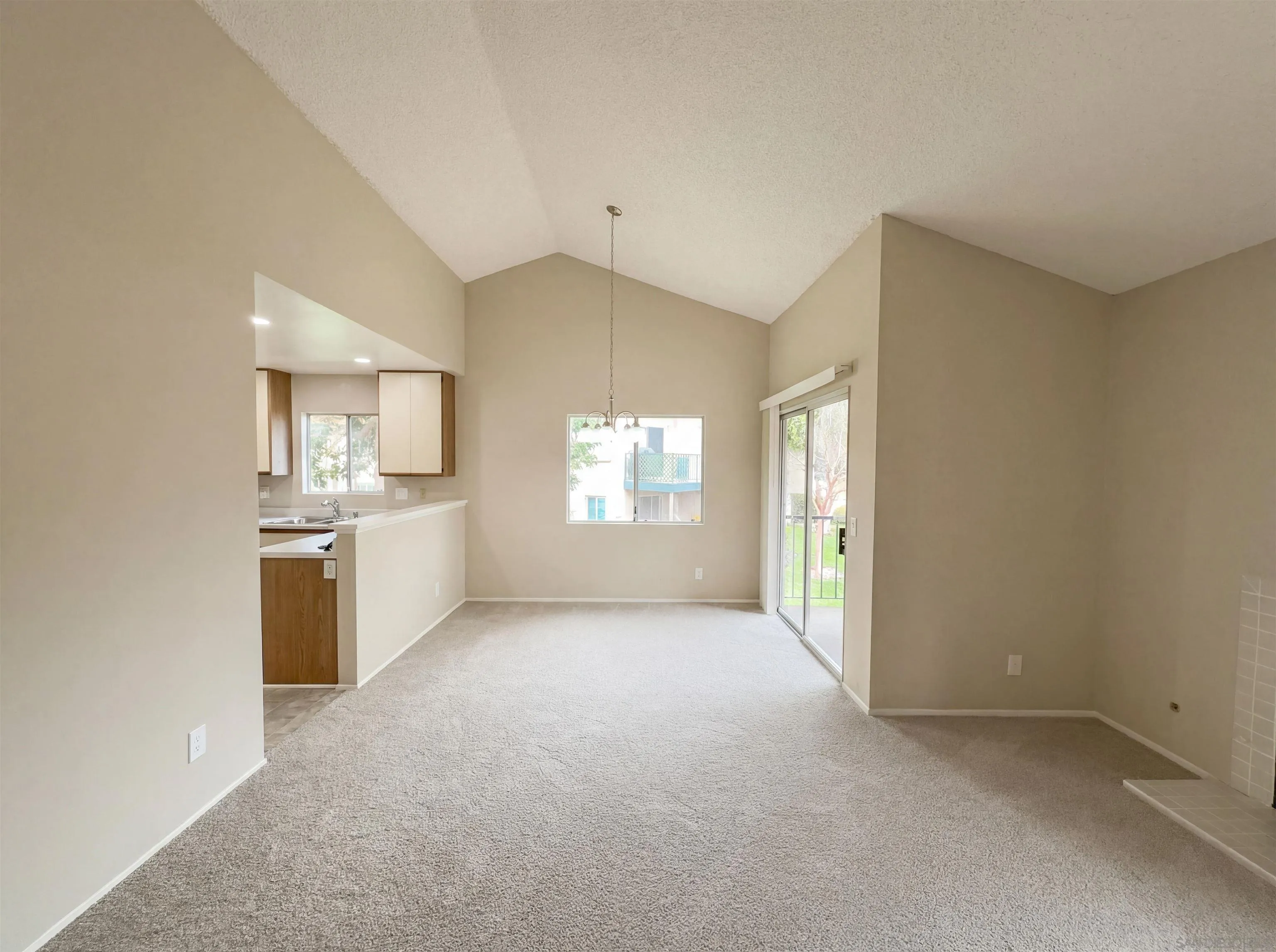 Photo #6: 260003916 Listing: Photo #6