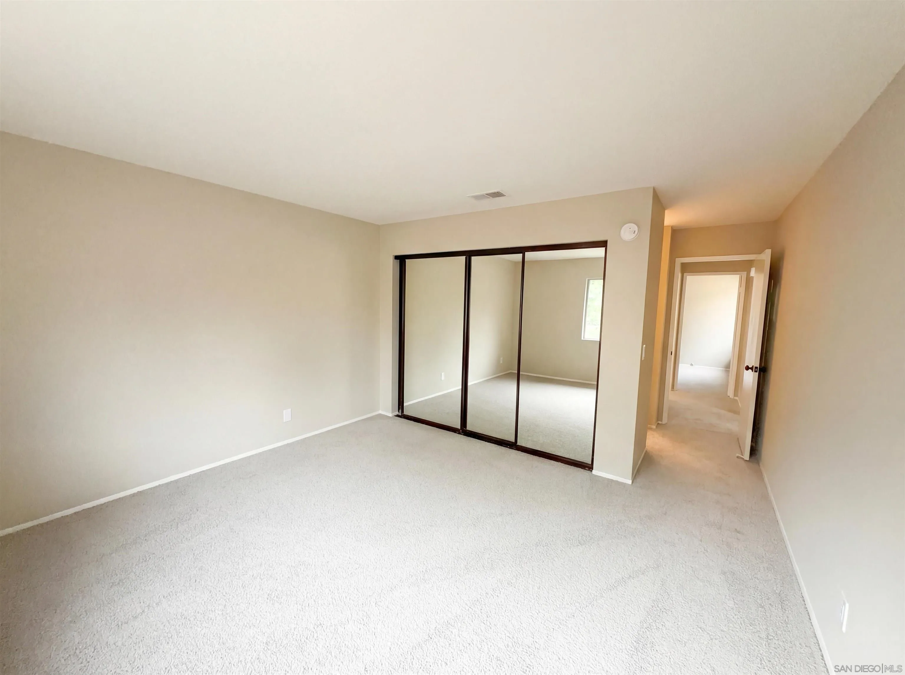 Photo #4: 260003916 Listing: Photo #4