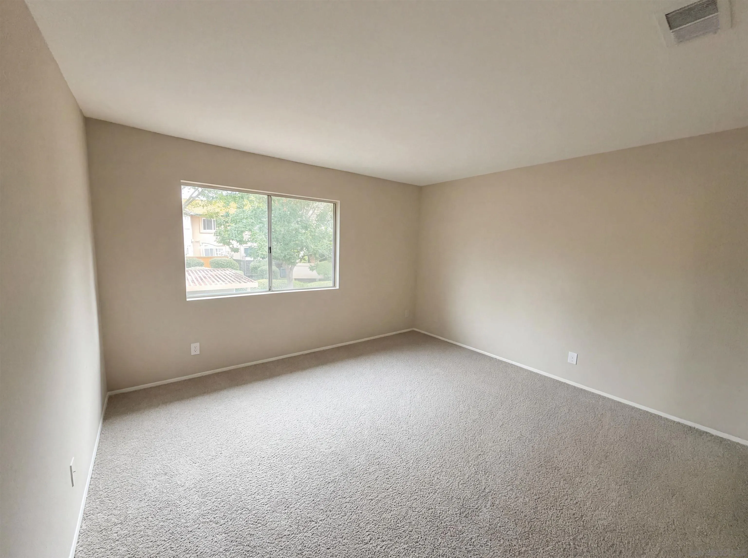 https://cdn.realtyfeed.com/cdn/127/260003916/767c1a4d86c8594dc024ec6c63eb96c6.webp
