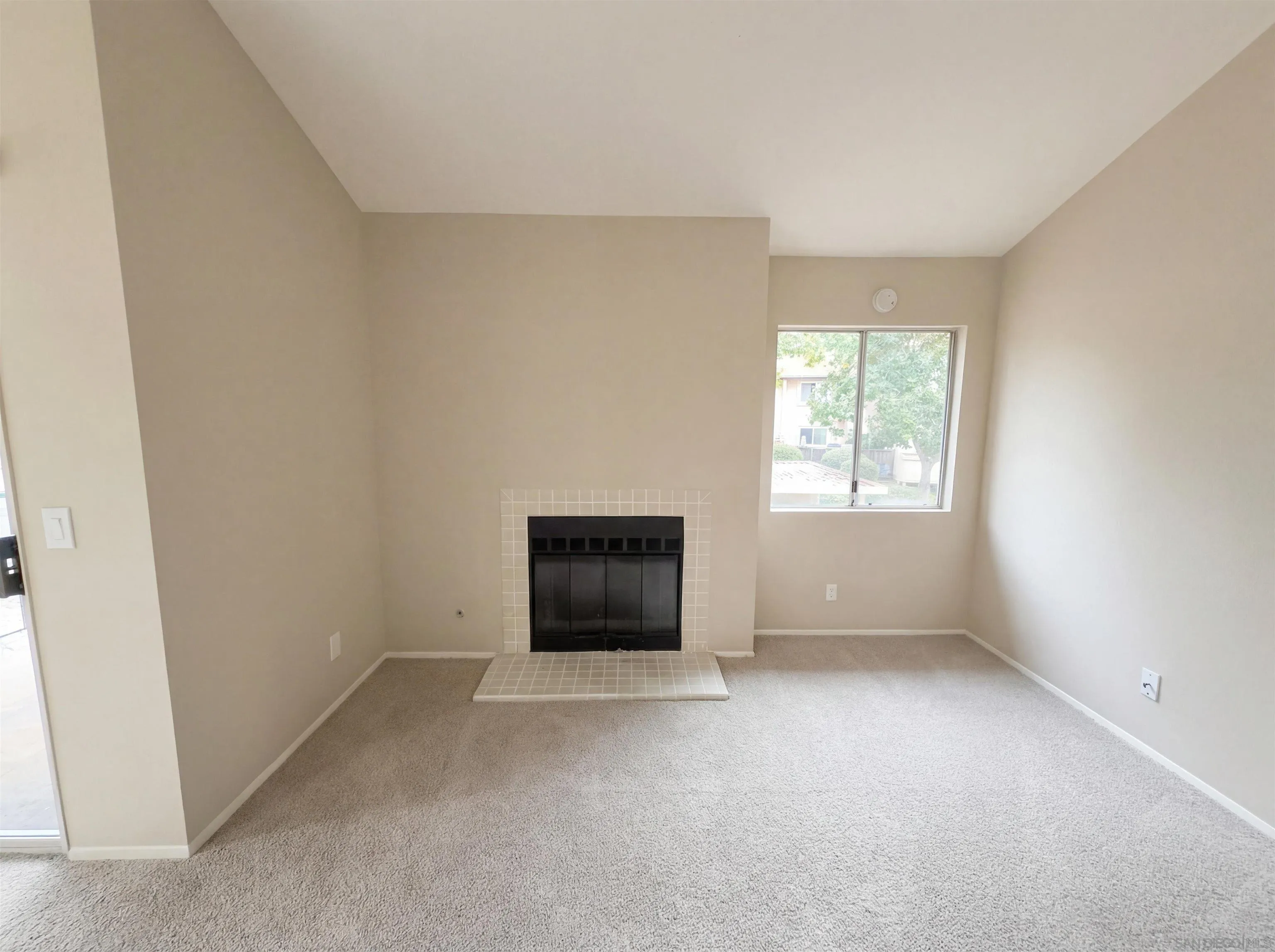 Photo #3: 260003916 Listing: Photo #3