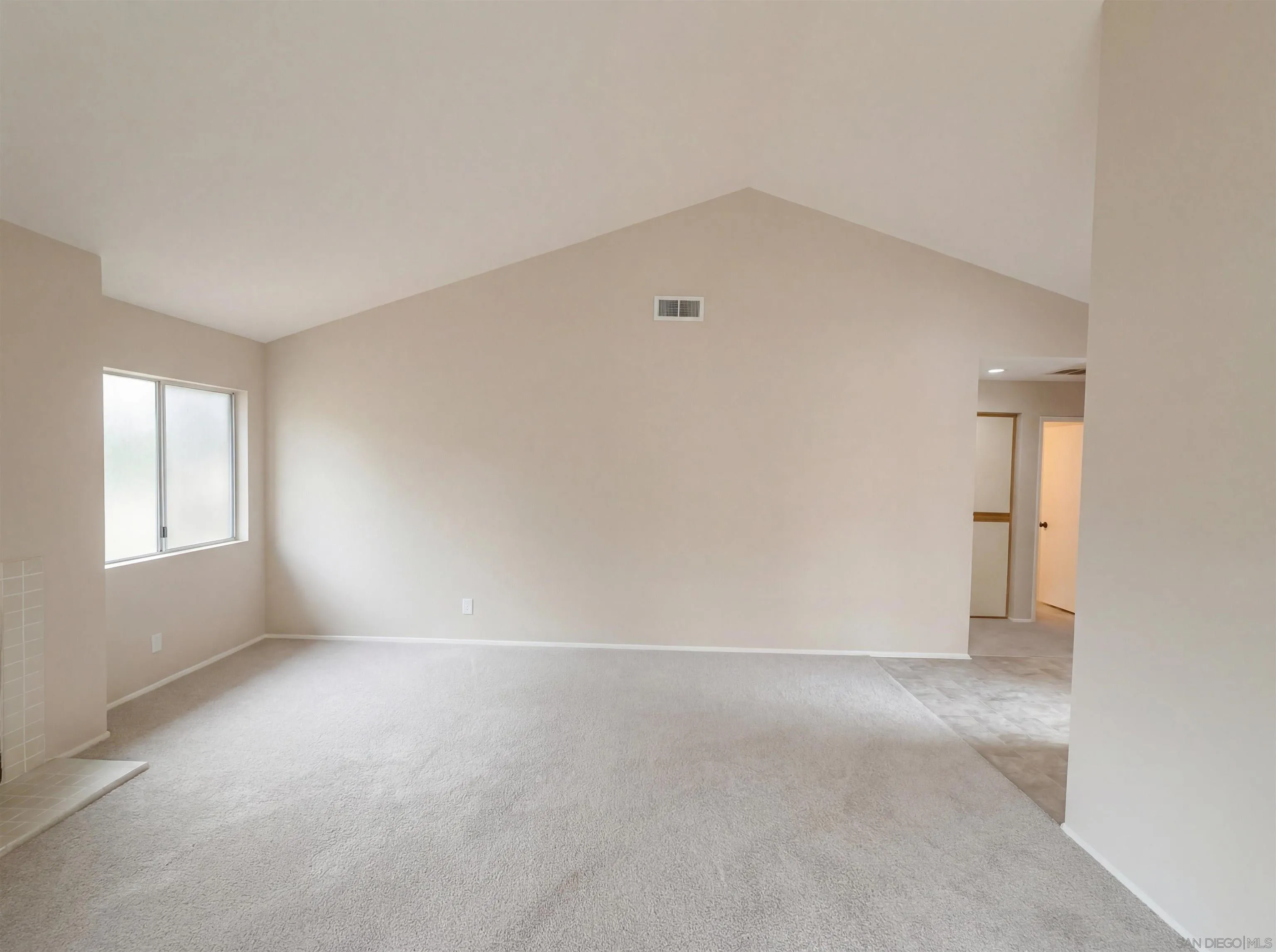 Photo #7: 260003916 Listing: Photo #7