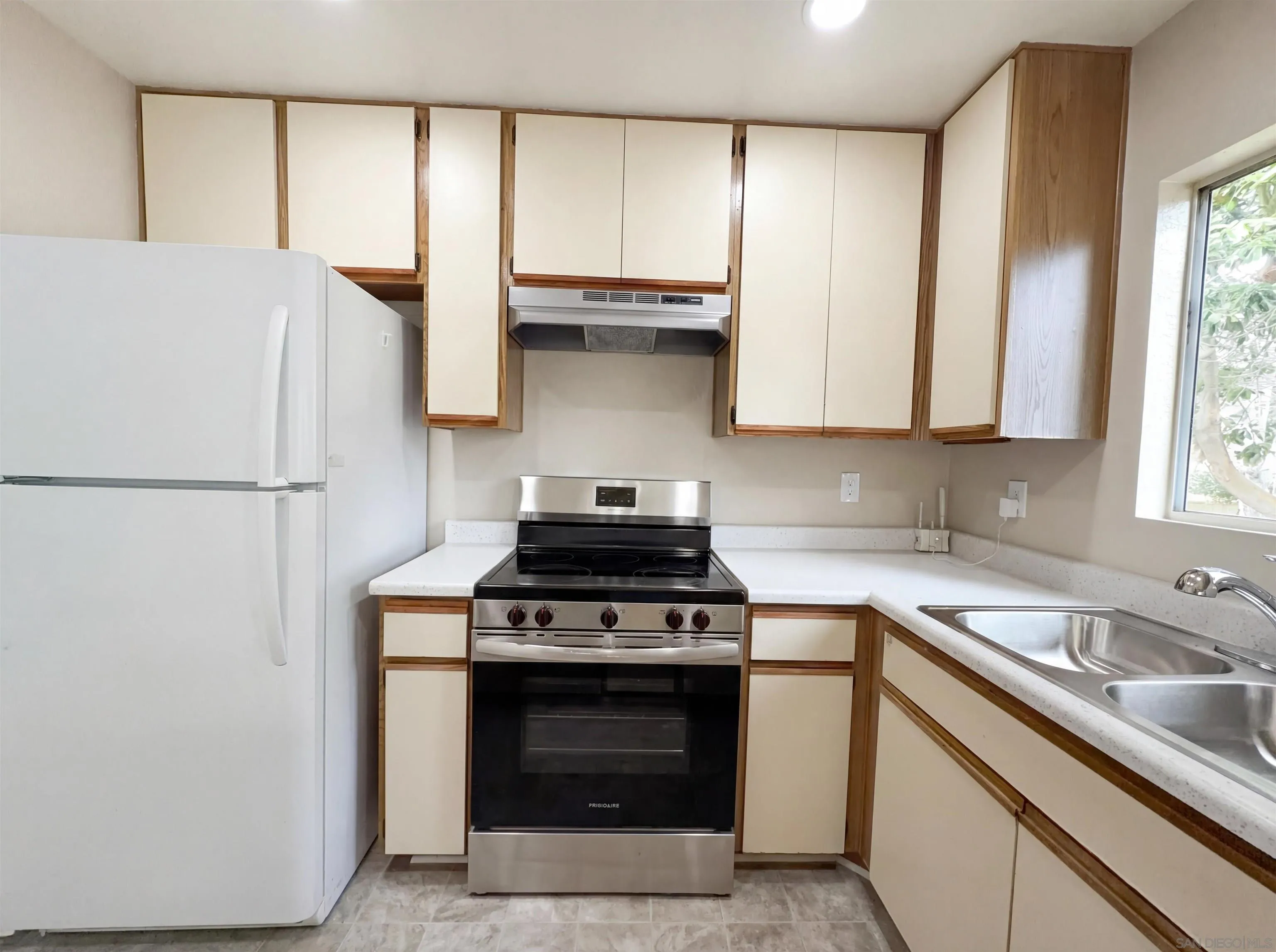 Photo #8: 260003916 Listing: Photo #8