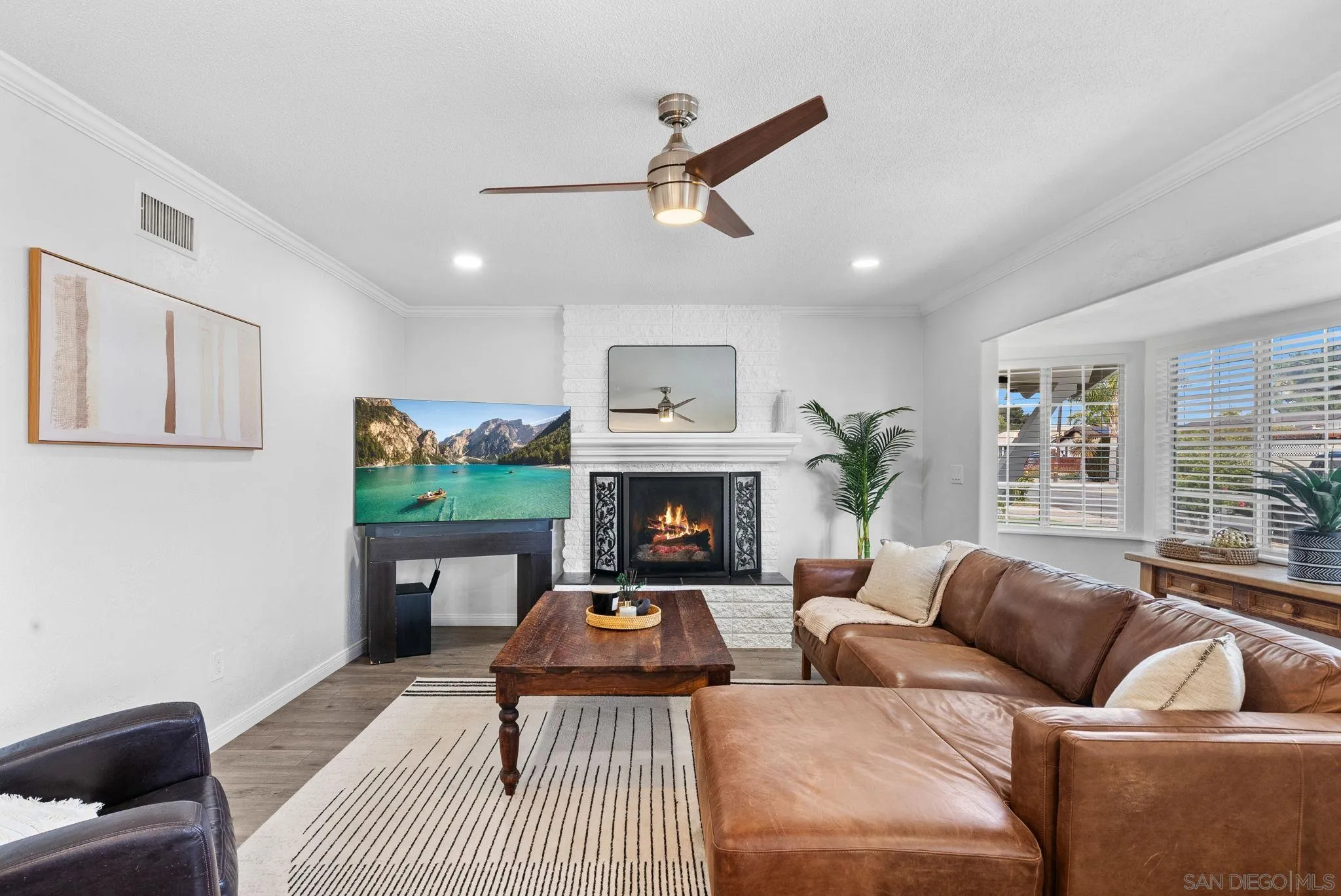 https://cdn.realtyfeed.com/cdn/127/260003917/537ee99812b16adae150e4879baef5d5.webp