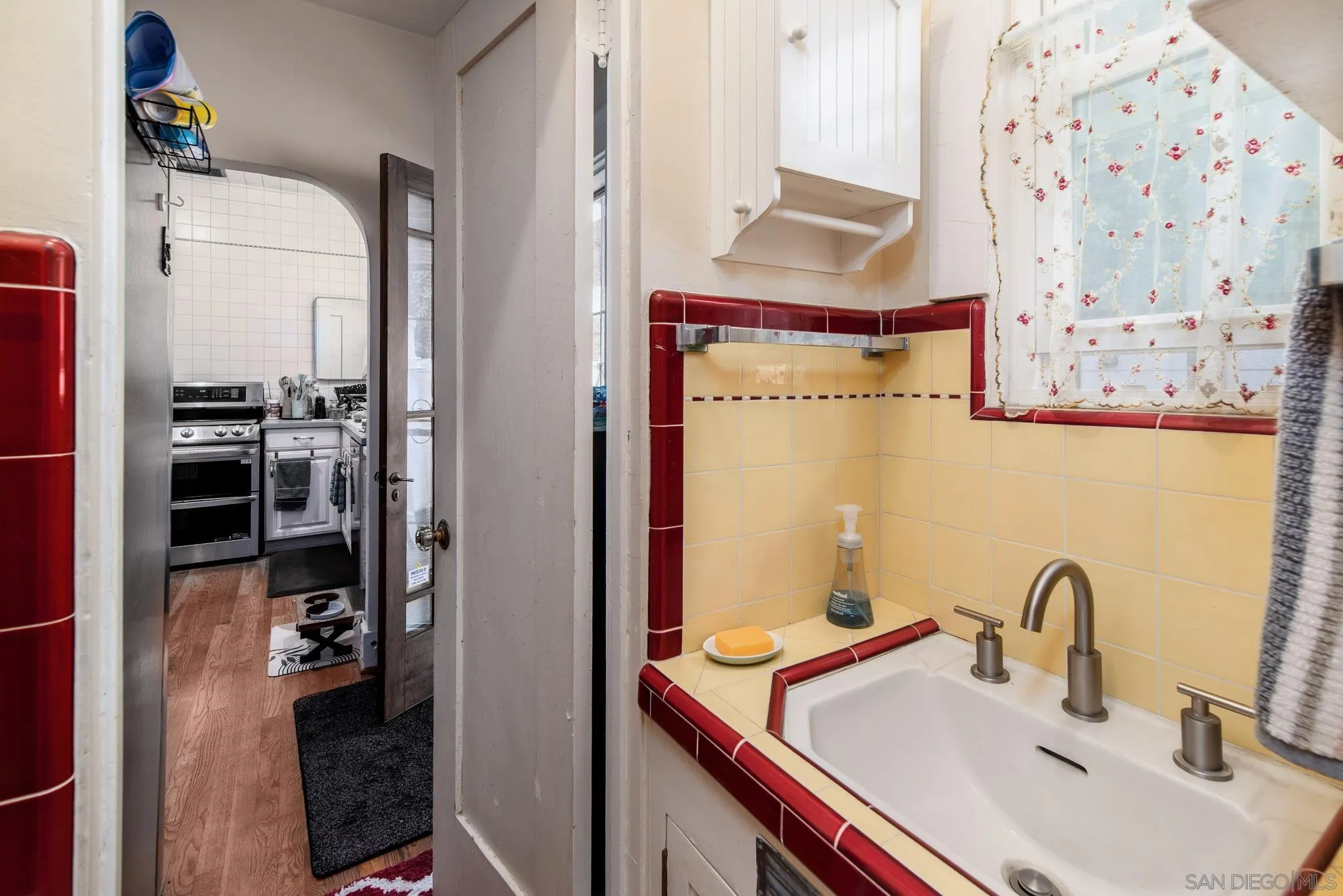 https://cdn.realtyfeed.com/cdn/127/260003925/b9e2f7f4be9f48d062d6988de116423e.webp