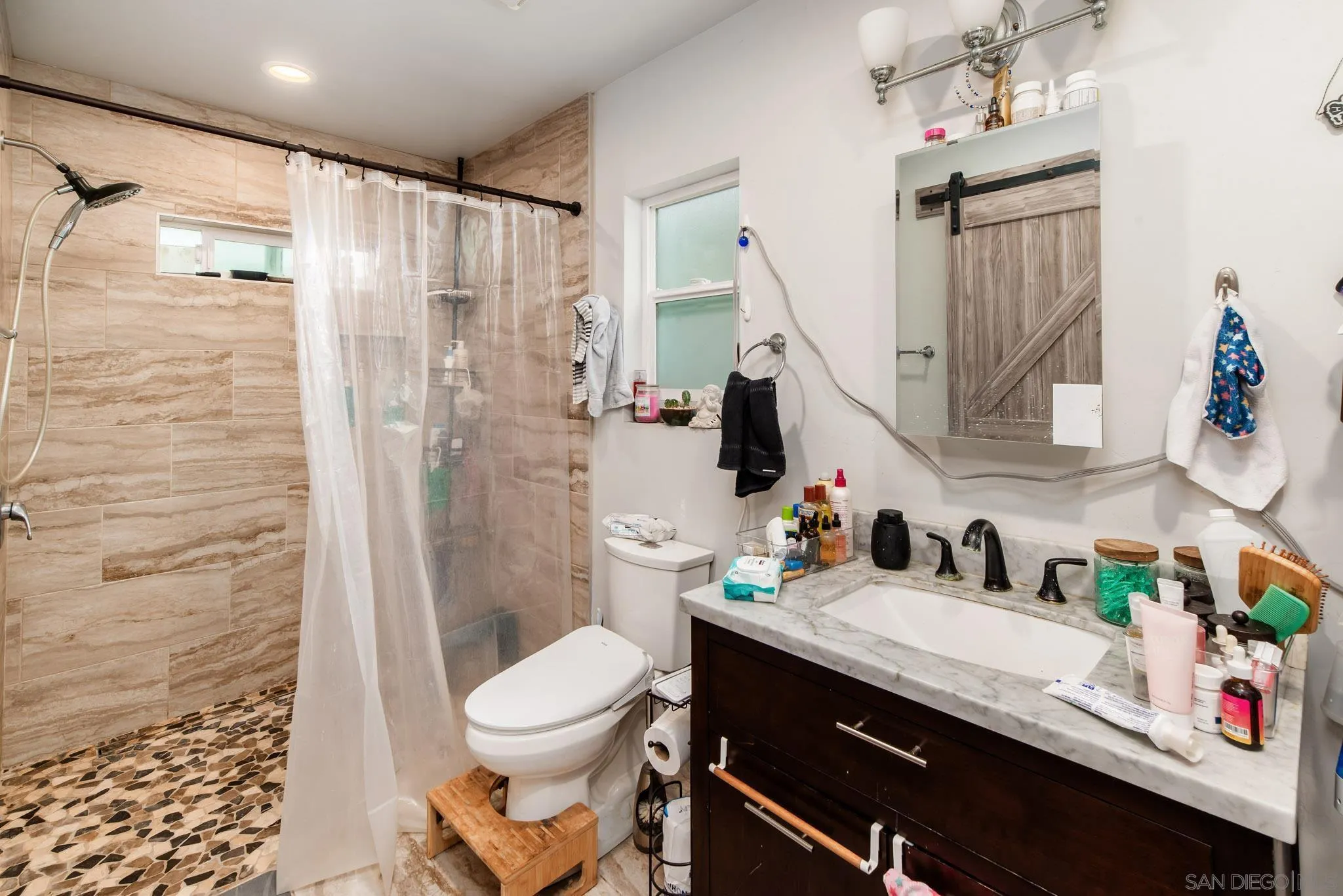https://cdn.realtyfeed.com/cdn/127/260003925/d45d581350207b8670e72ccd1c784c79.webp