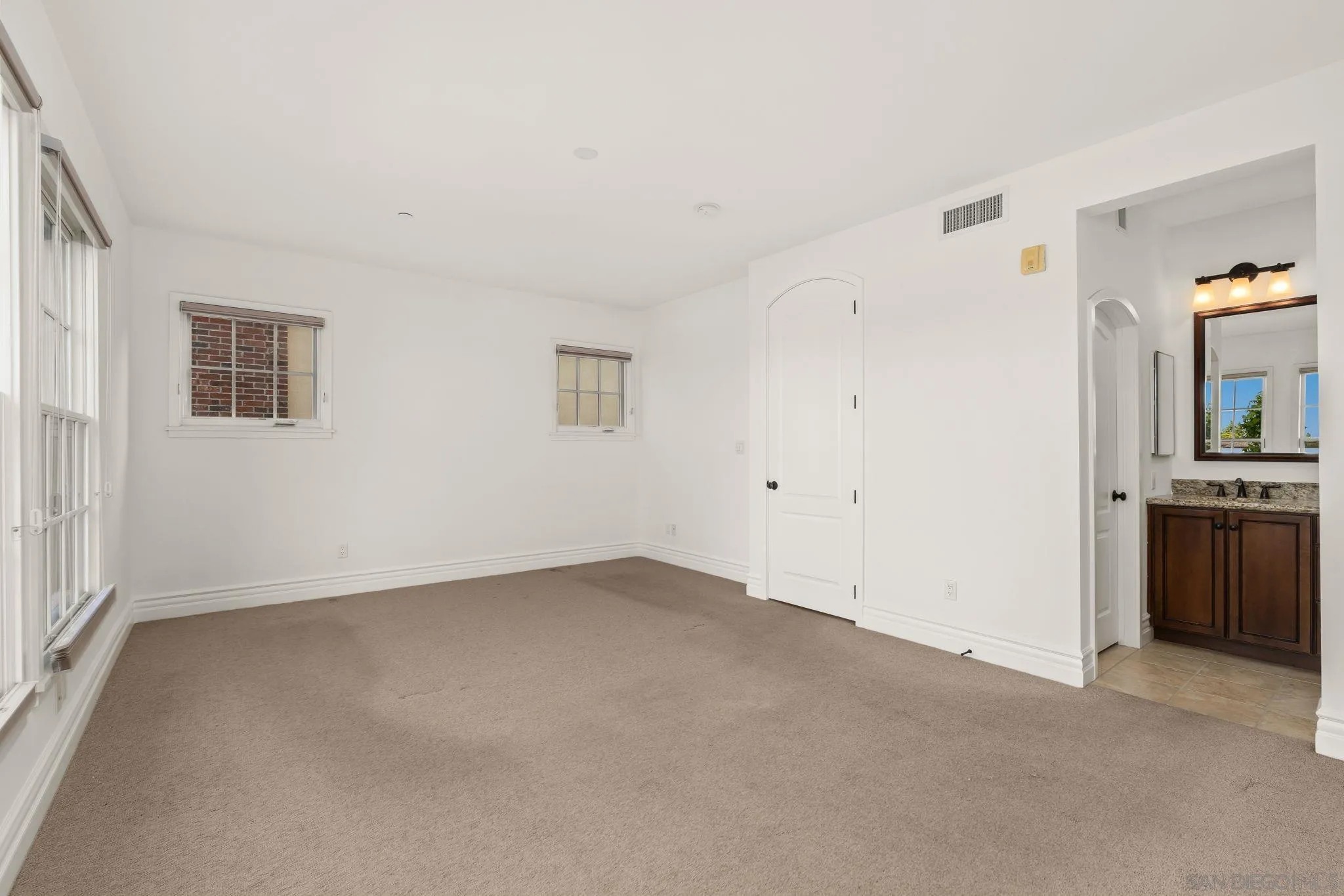 https://cdn.realtyfeed.com/cdn/127/260003927/17d54a76b7160f3bc705587b839376d6.webp