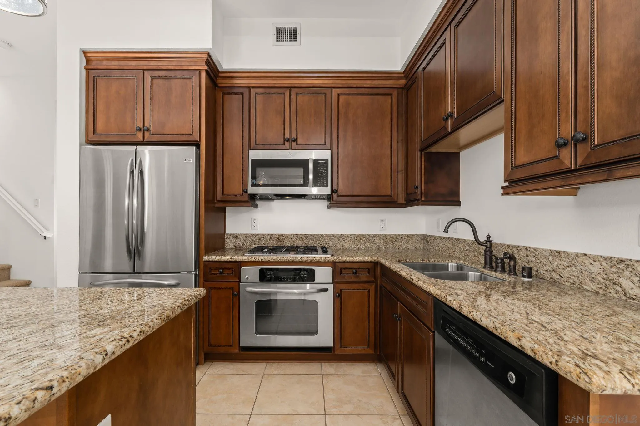 https://cdn.realtyfeed.com/cdn/127/260003927/1e26e8d202043d2d61115ffa195e90e7.webp
