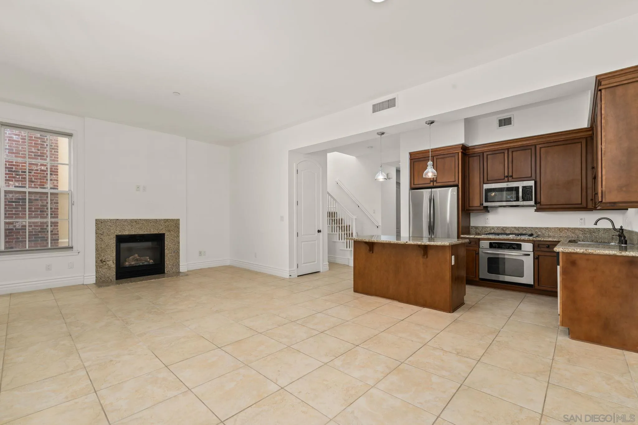 https://cdn.realtyfeed.com/cdn/127/260003927/1f3a84fed80757e6226fceac70becbc6.webp