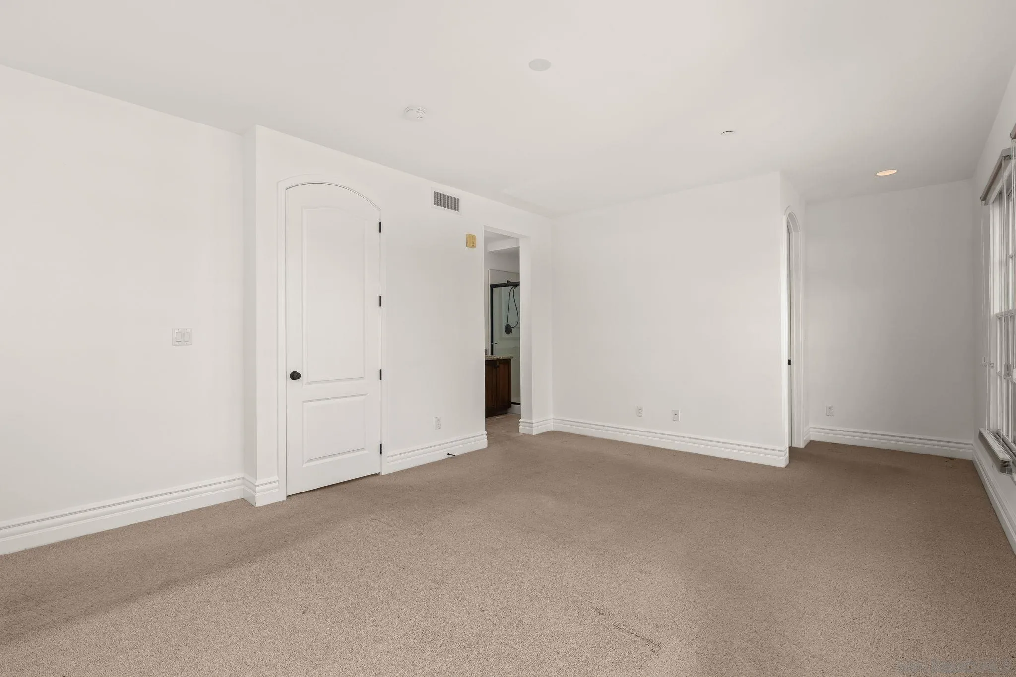https://cdn.realtyfeed.com/cdn/127/260003927/45c85f1ac4101b0d4f4126dfe54bdbc5.webp