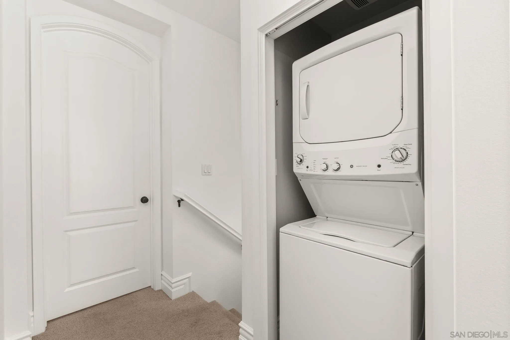 https://cdn.realtyfeed.com/cdn/127/260003927/463681207cf03ced3fd072426594a700.webp