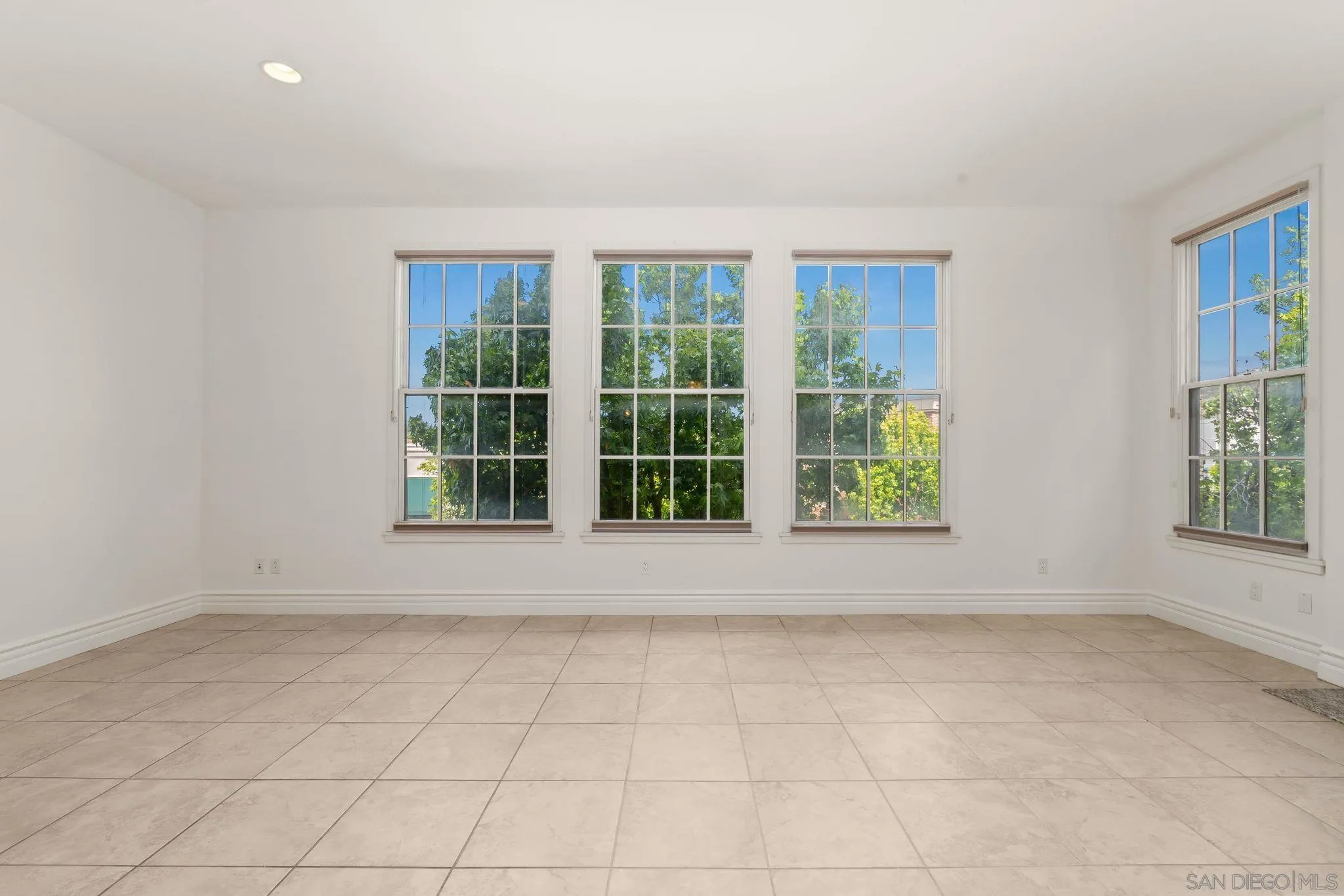 https://cdn.realtyfeed.com/cdn/127/260003927/467c20c96336a286366312bc6402e0e9.webp