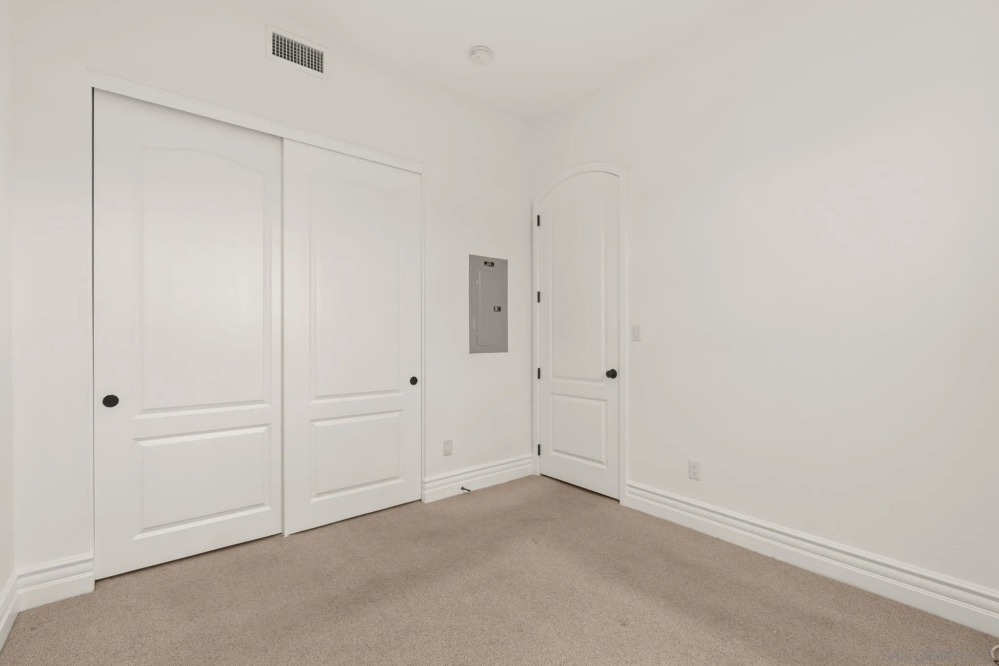 https://cdn.realtyfeed.com/cdn/127/260003927/470c546748fe433f1d63bc3d7eb81f4c.webp