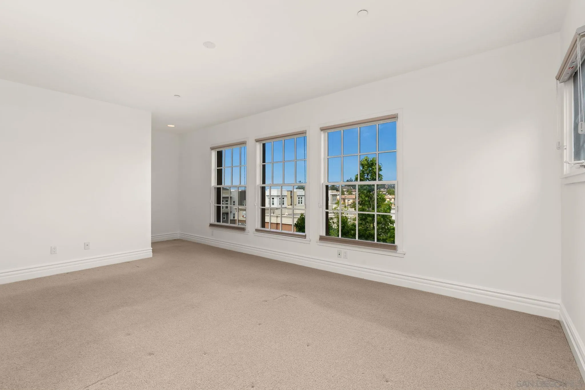 https://cdn.realtyfeed.com/cdn/127/260003927/68d8d1df18ac575f700bb0333af71711.webp