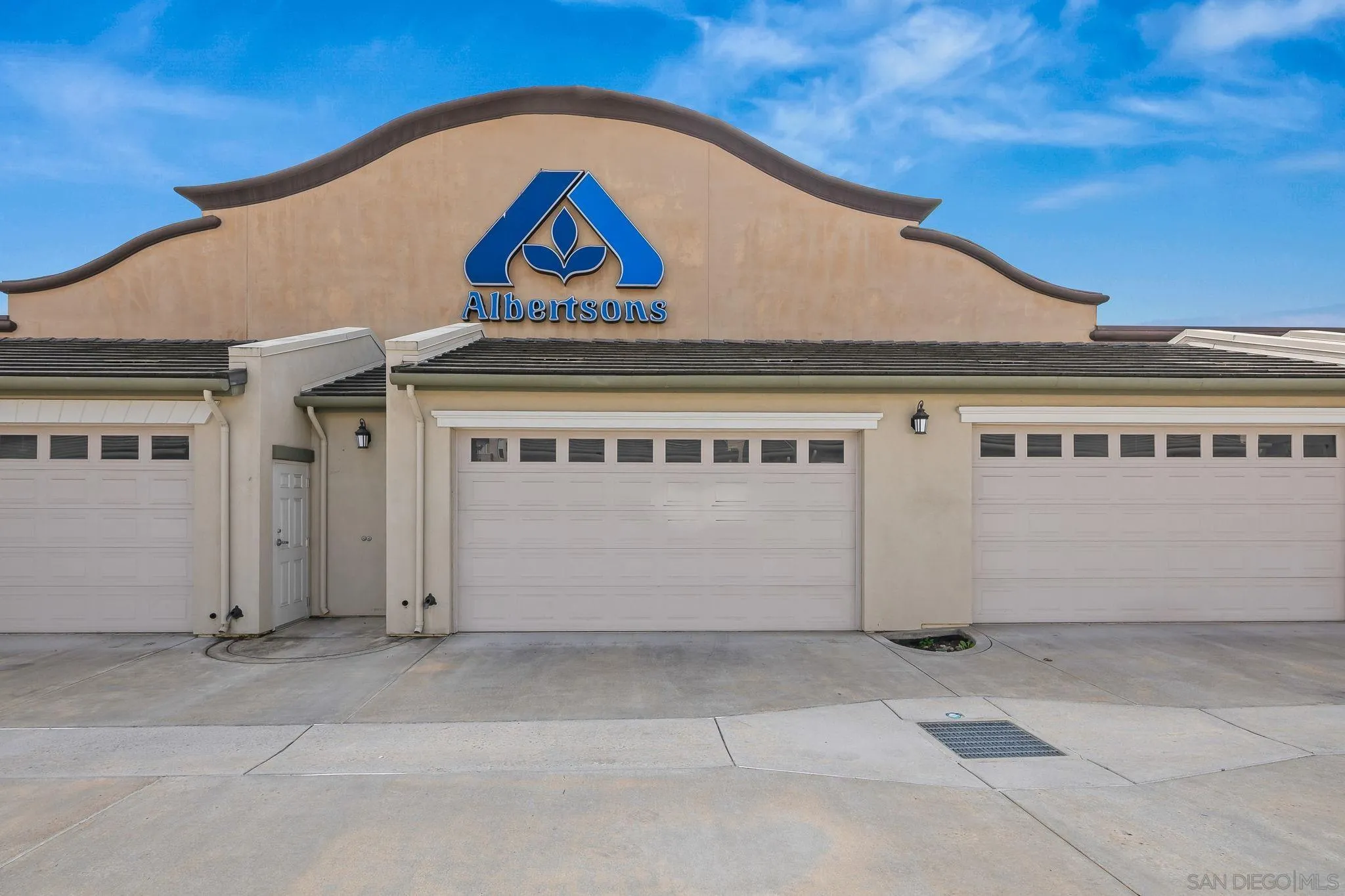https://cdn.realtyfeed.com/cdn/127/260003927/81320a99c90edeb8fd96cb403a3b7720.webp