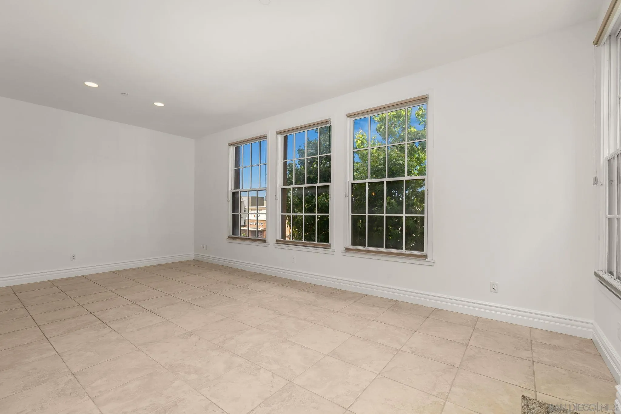 https://cdn.realtyfeed.com/cdn/127/260003927/89157571b0f903d716d34907b4d739f7.webp