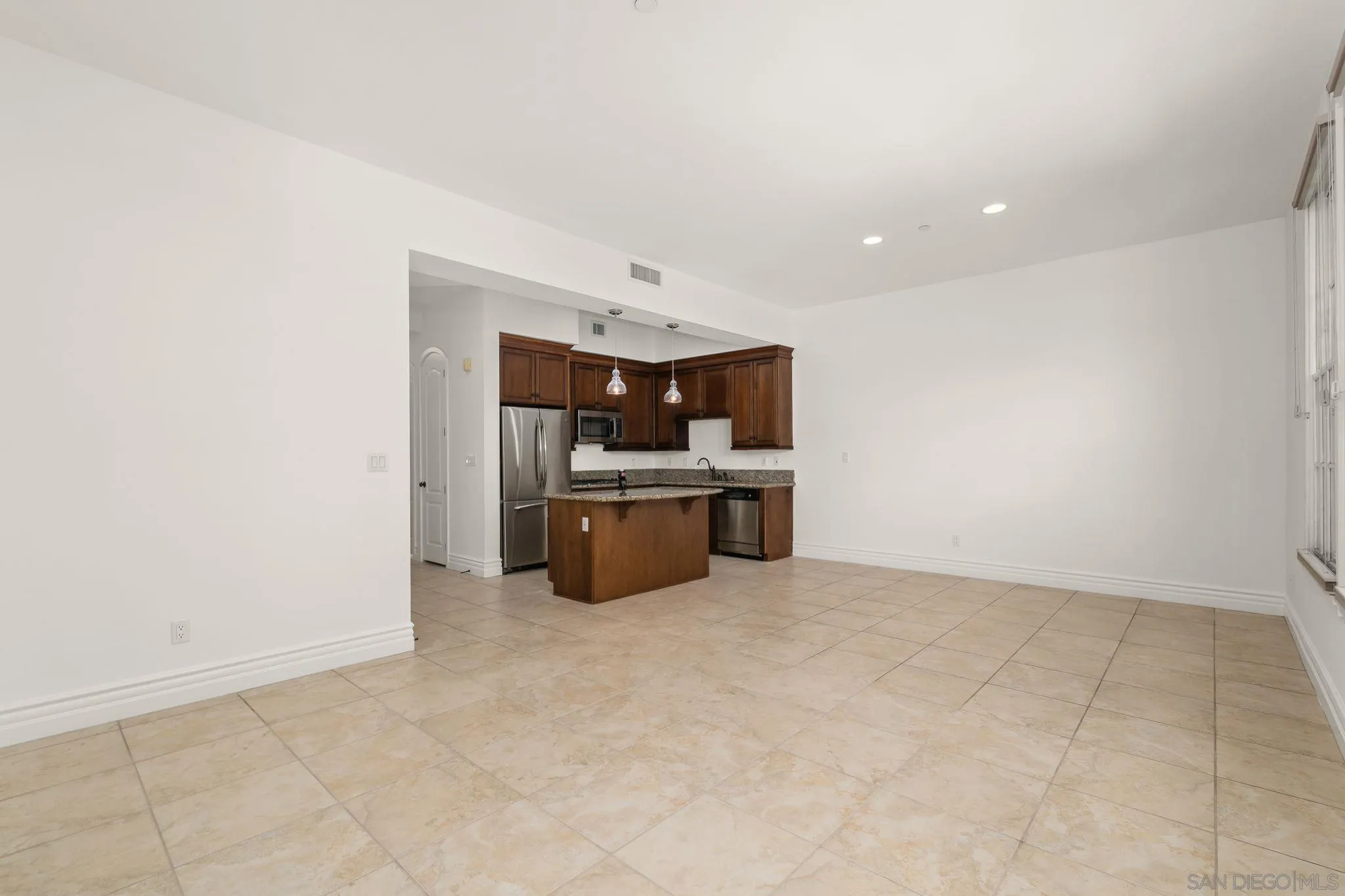 https://cdn.realtyfeed.com/cdn/127/260003927/bcaeb392dbf914313710af3053fc23dc.webp