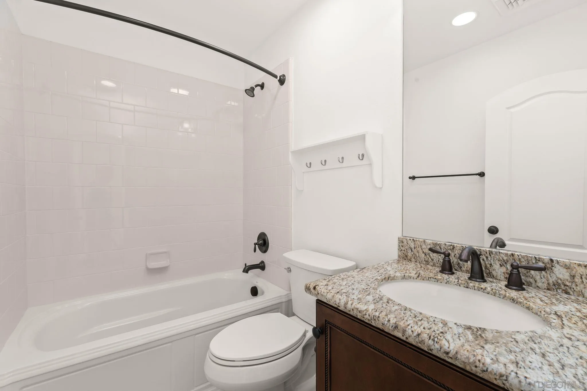 https://cdn.realtyfeed.com/cdn/127/260003927/efd072935816002c33d3899084afdce6.webp
