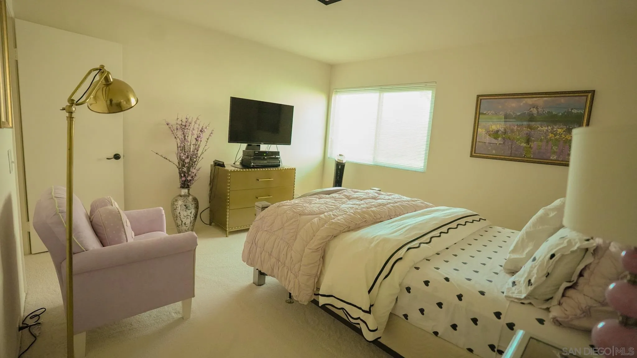 https://cdn.realtyfeed.com/cdn/127/260003929/72f95570b35d649df733d497fa8125be.webp