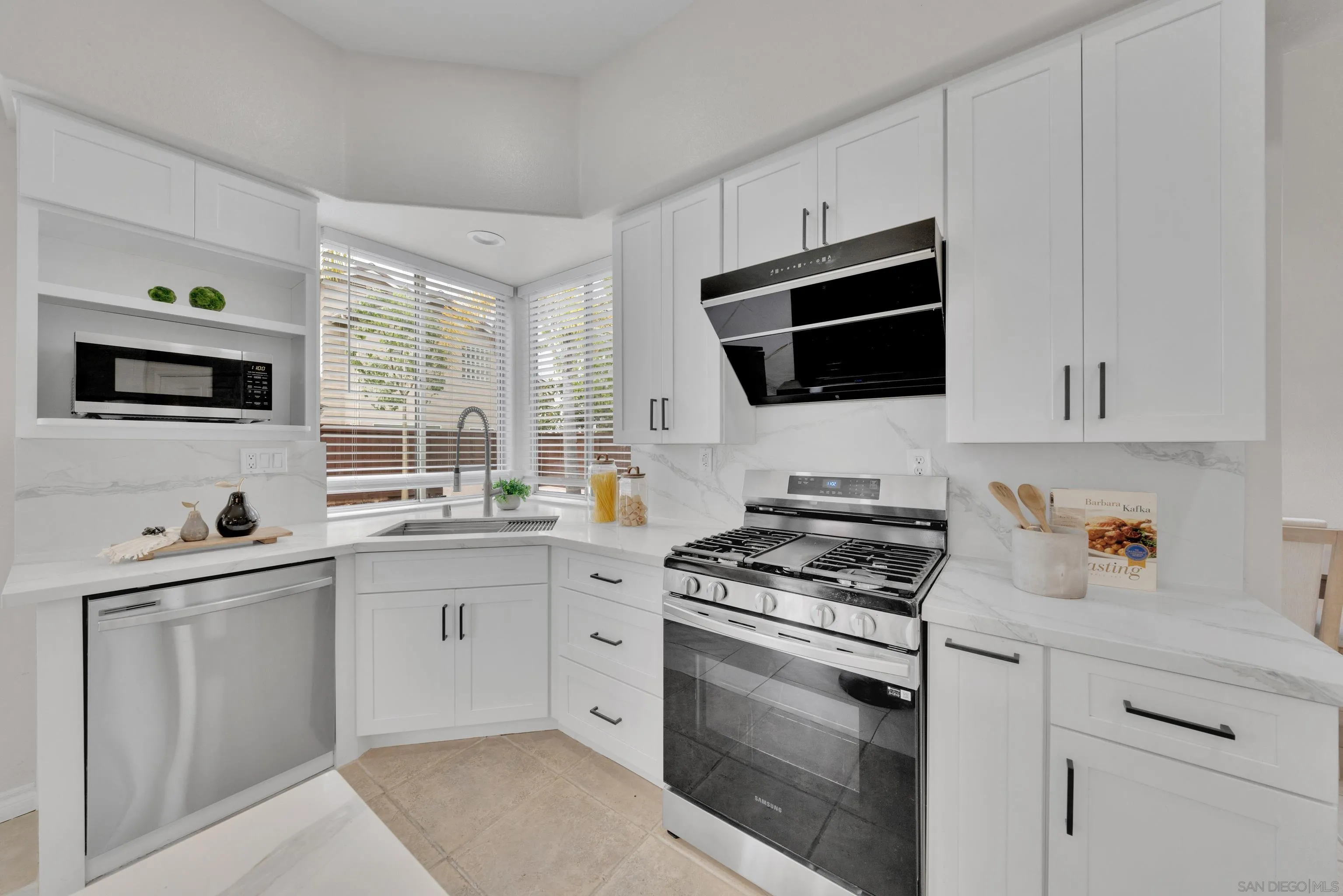 https://cdn.realtyfeed.com/cdn/127/260003940/0377a3122551b91222887f5a96e80a2c.webp