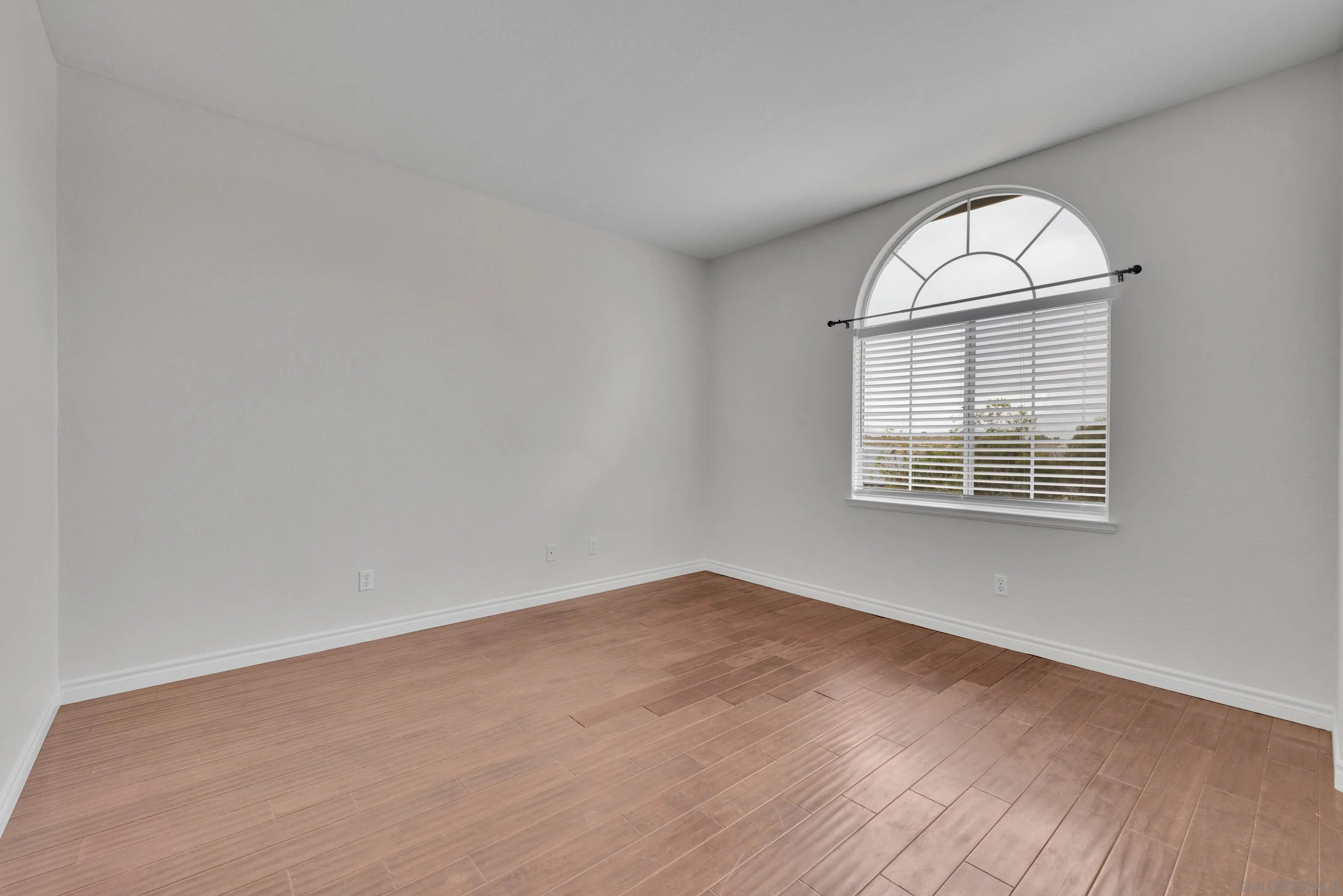 https://cdn.realtyfeed.com/cdn/127/260003940/27e6d244bad58d6df06b23753de5825c.webp