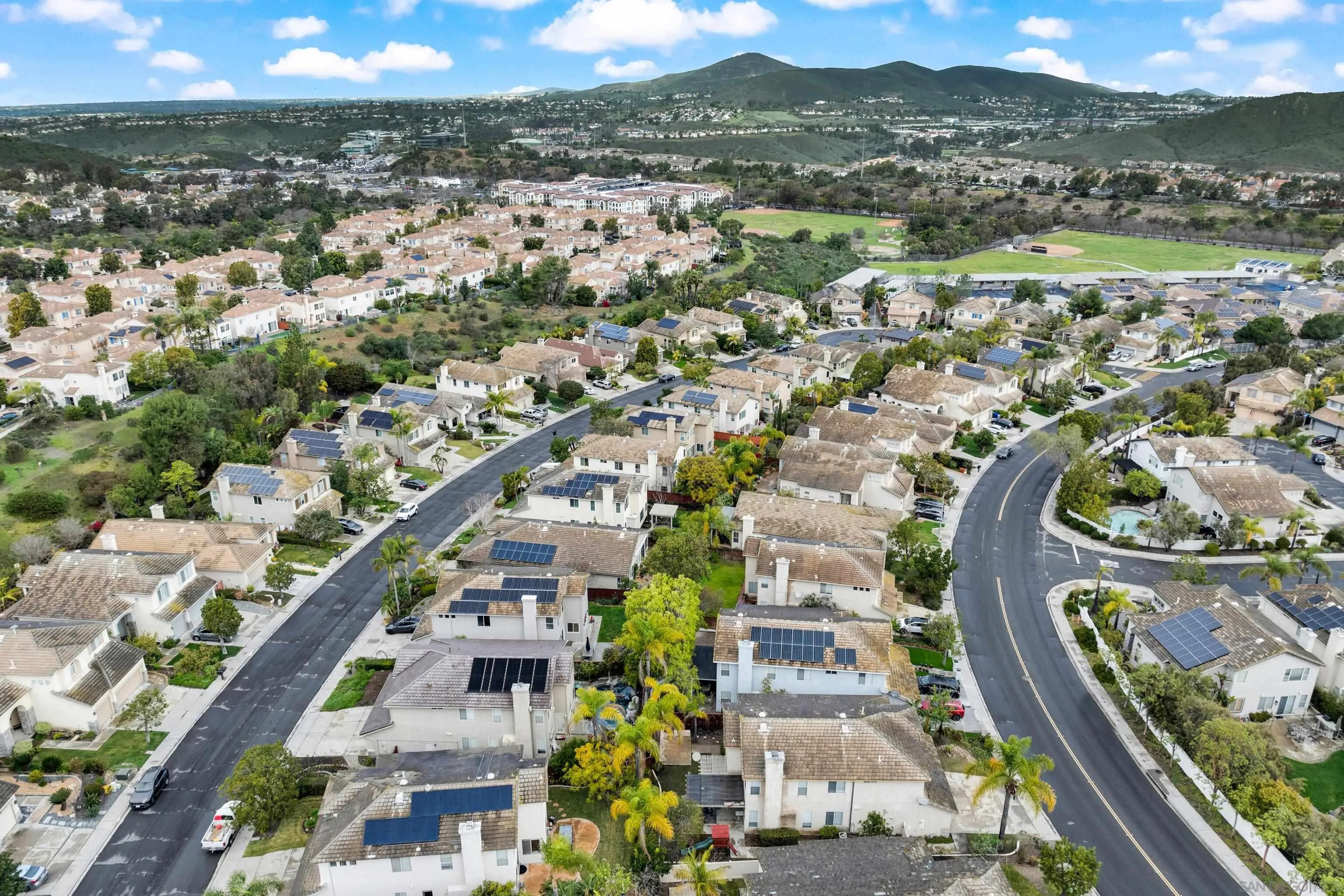 https://cdn.realtyfeed.com/cdn/127/260003940/5391361a7ac7208f17584fbfa185746d.webp