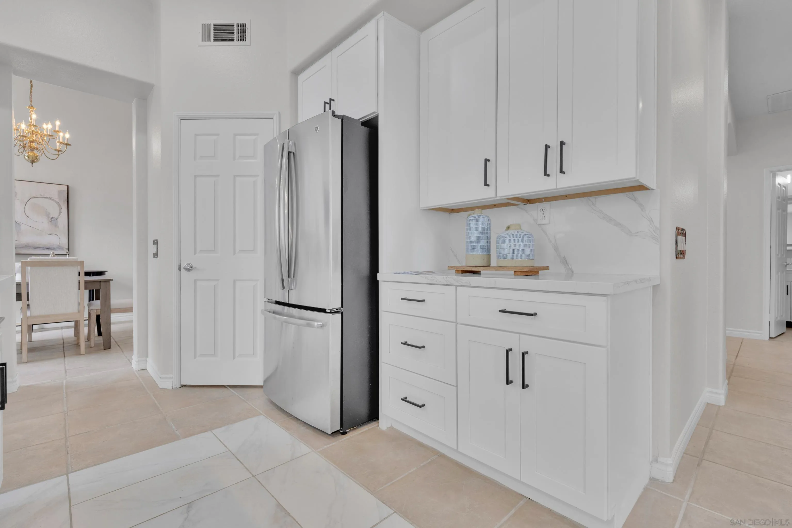 https://cdn.realtyfeed.com/cdn/127/260003940/644315d39aadd38794d5044a8f53d9db.webp