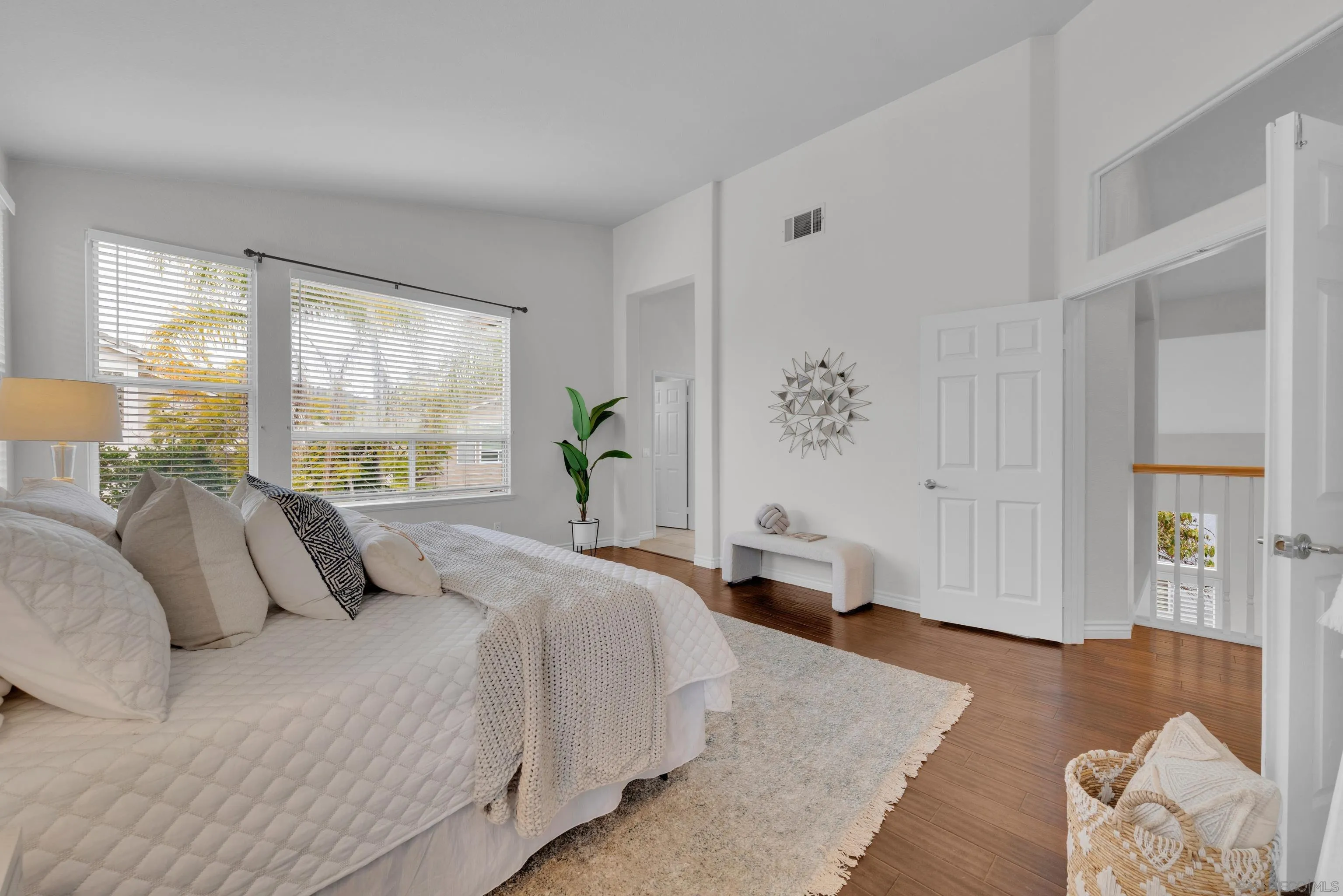 https://cdn.realtyfeed.com/cdn/127/260003940/667a89c967b1a204e3e444f6542a2f47.webp