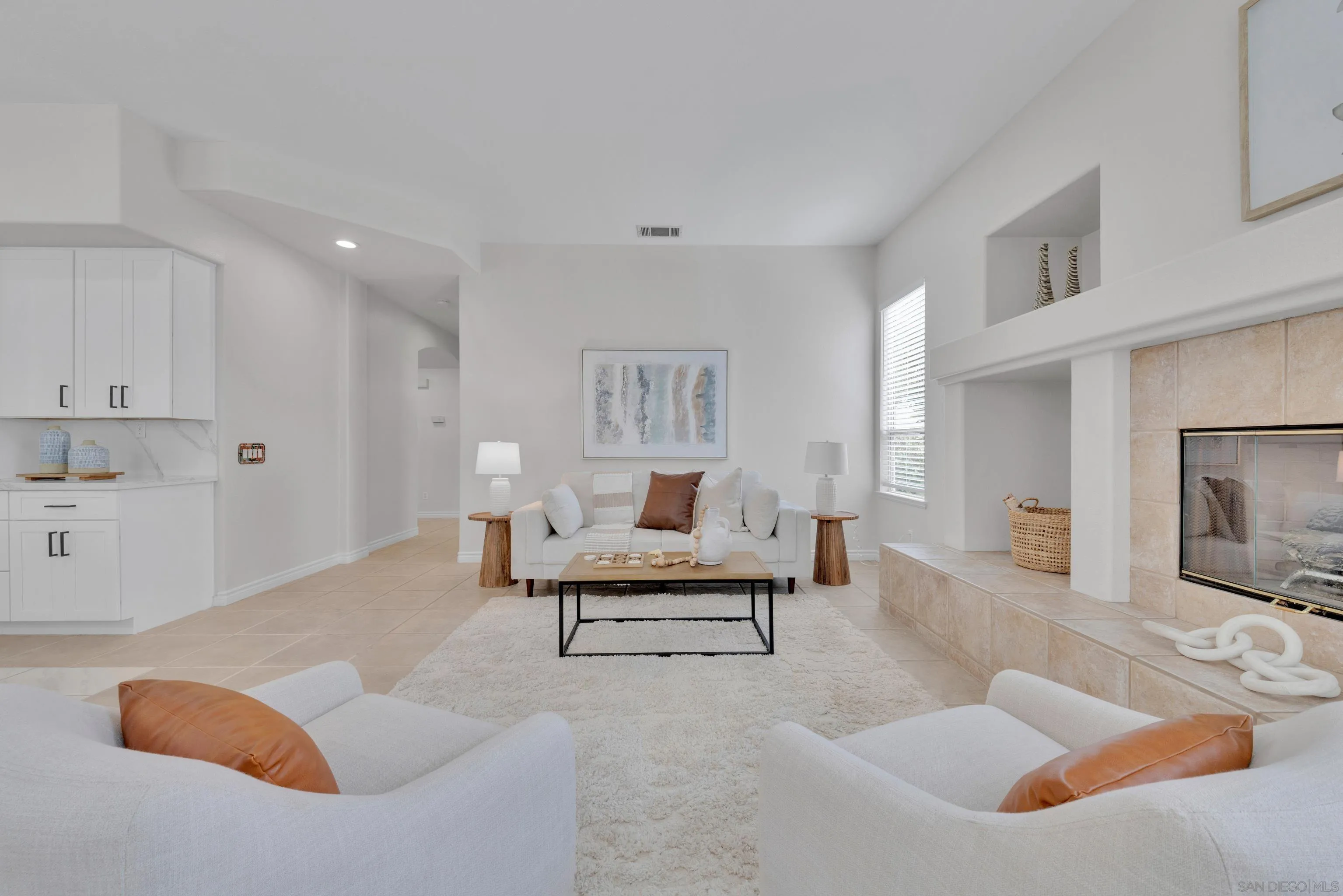 https://cdn.realtyfeed.com/cdn/127/260003940/79cc42c224d881e5e158a7c6e502da42.webp
