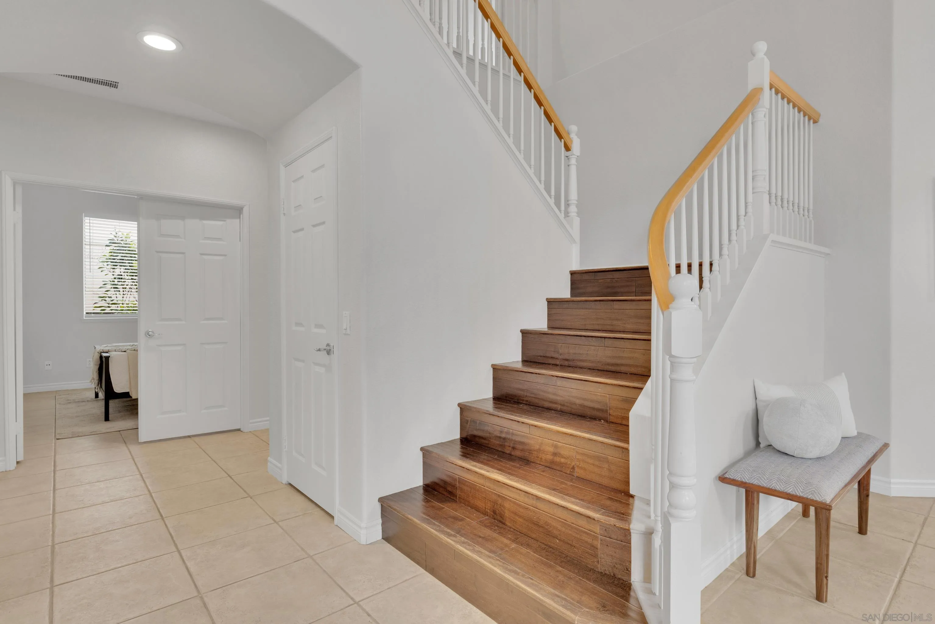 https://cdn.realtyfeed.com/cdn/127/260003940/8dc700650b9973d569412ce817754acd.webp
