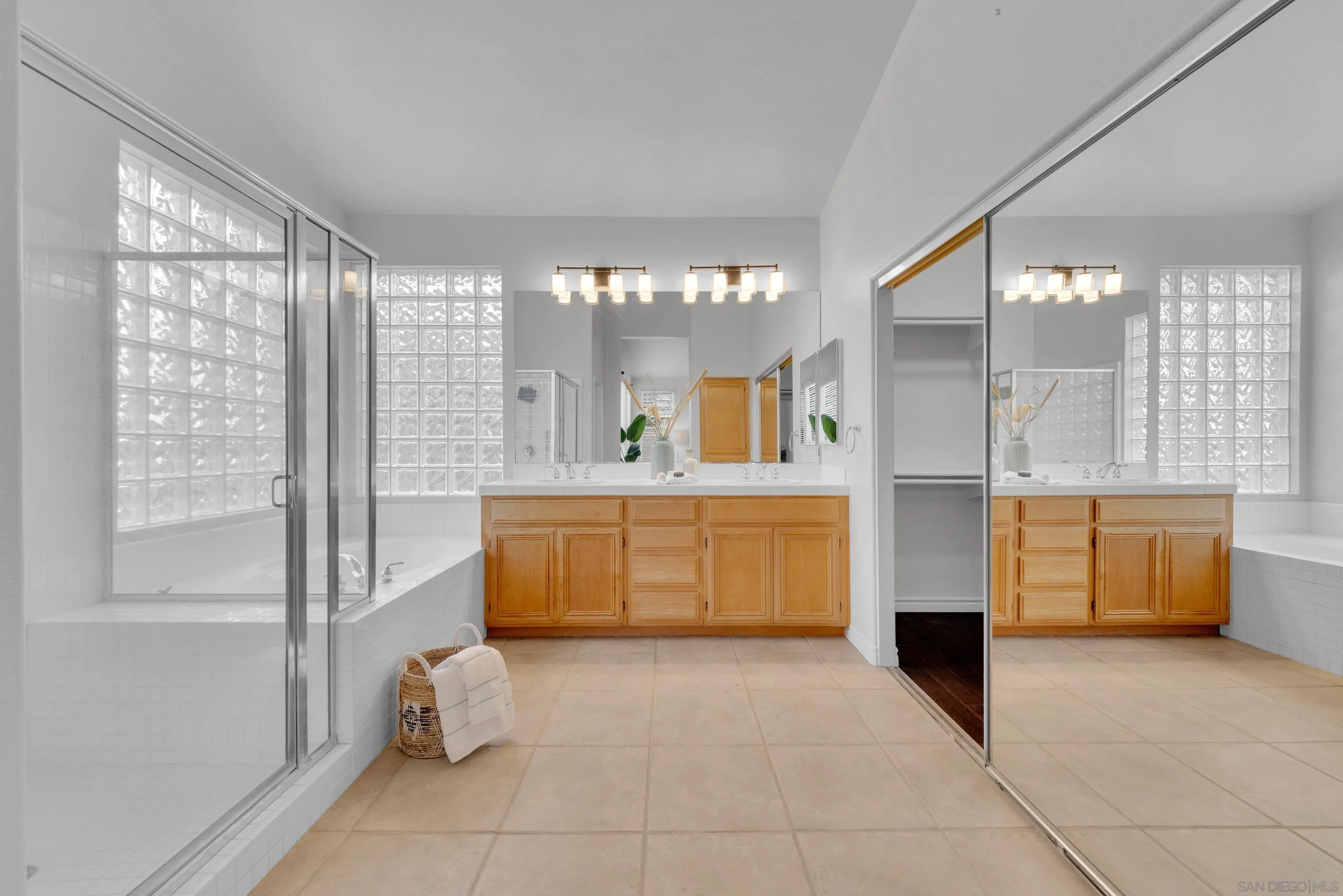 https://cdn.realtyfeed.com/cdn/127/260003940/ae76989622c5e75d320803778297bf12.webp