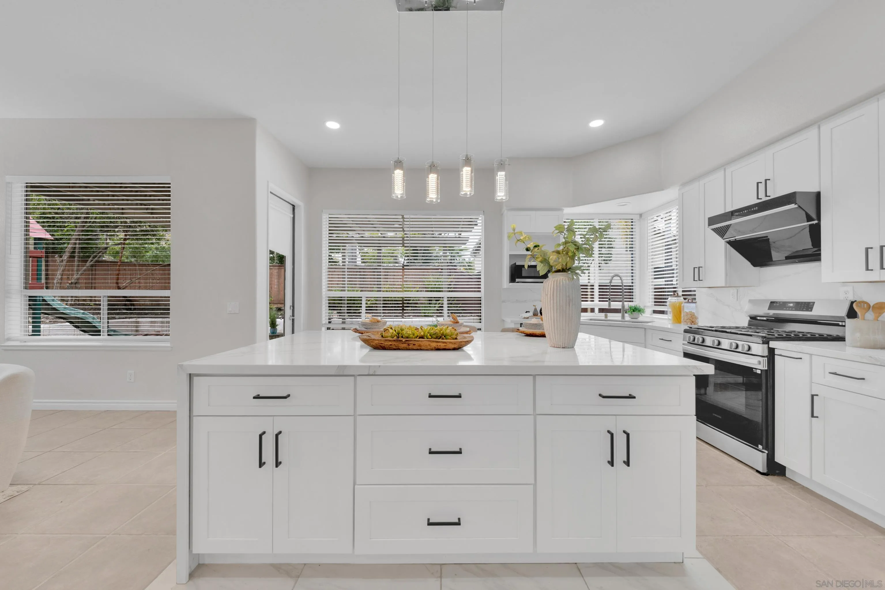 https://cdn.realtyfeed.com/cdn/127/260003940/bf257b0daab1b0ea65dd3ed198d49694.webp