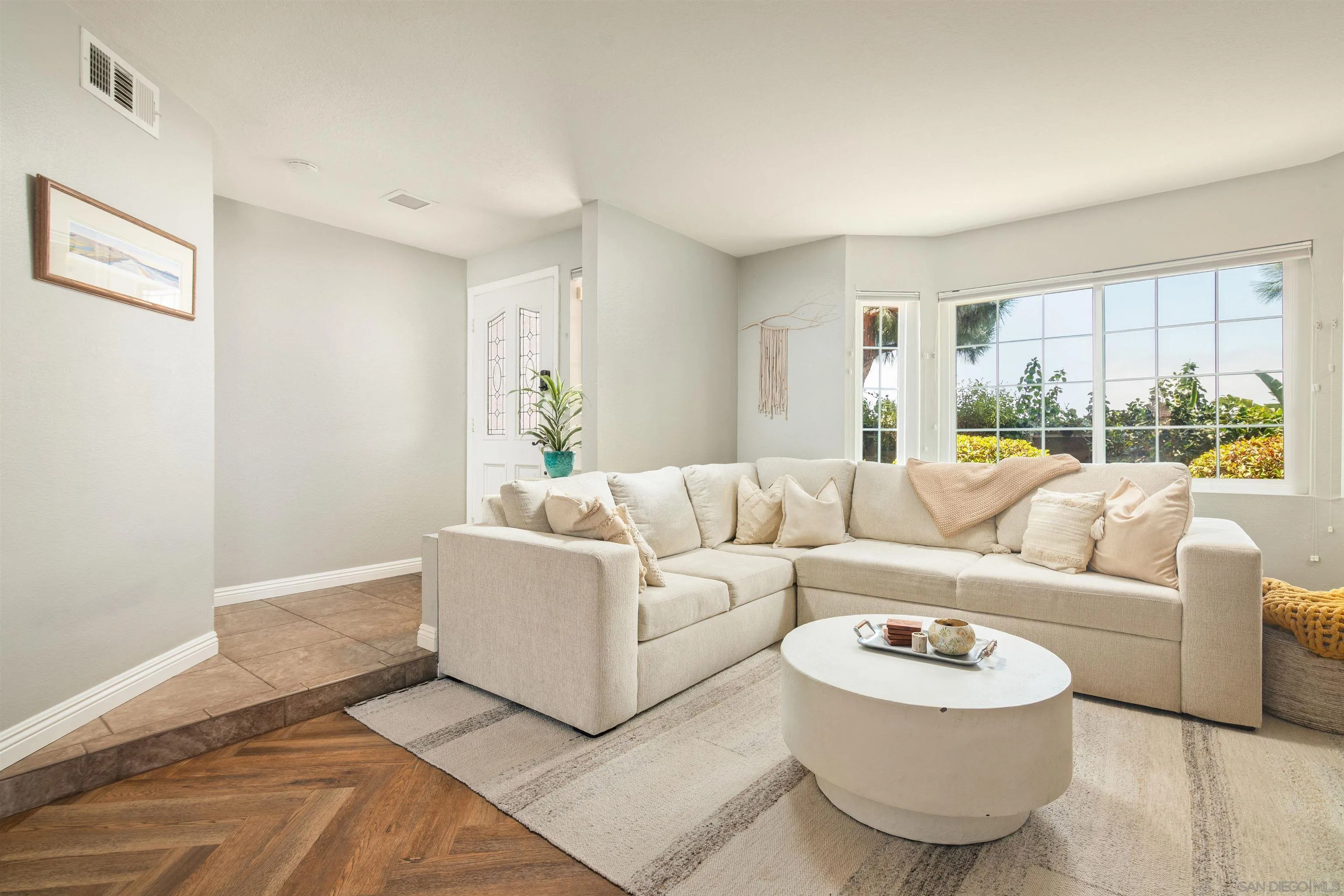 https://cdn.realtyfeed.com/cdn/127/260003946/c364ae2ba1acd2088c0f0fce019d76a2.webp