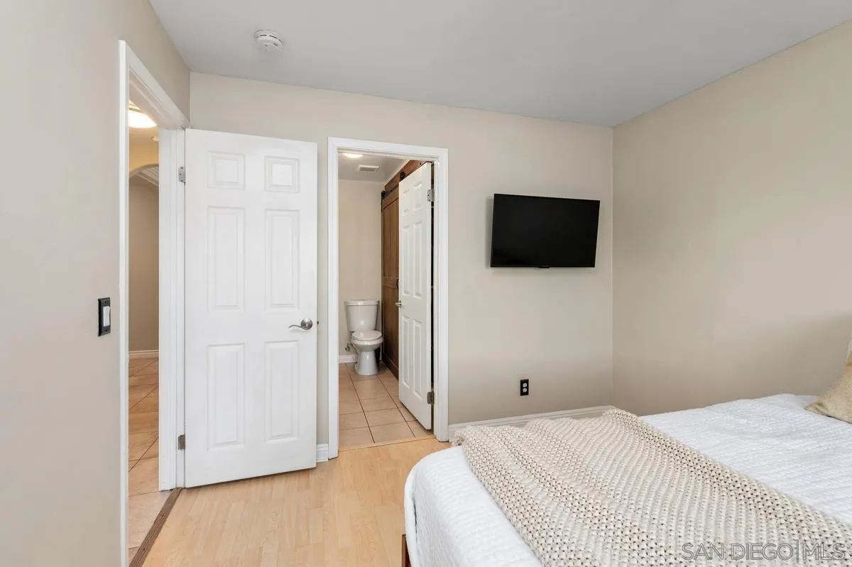 Photo #8: 260003947 Listing: Photo #8