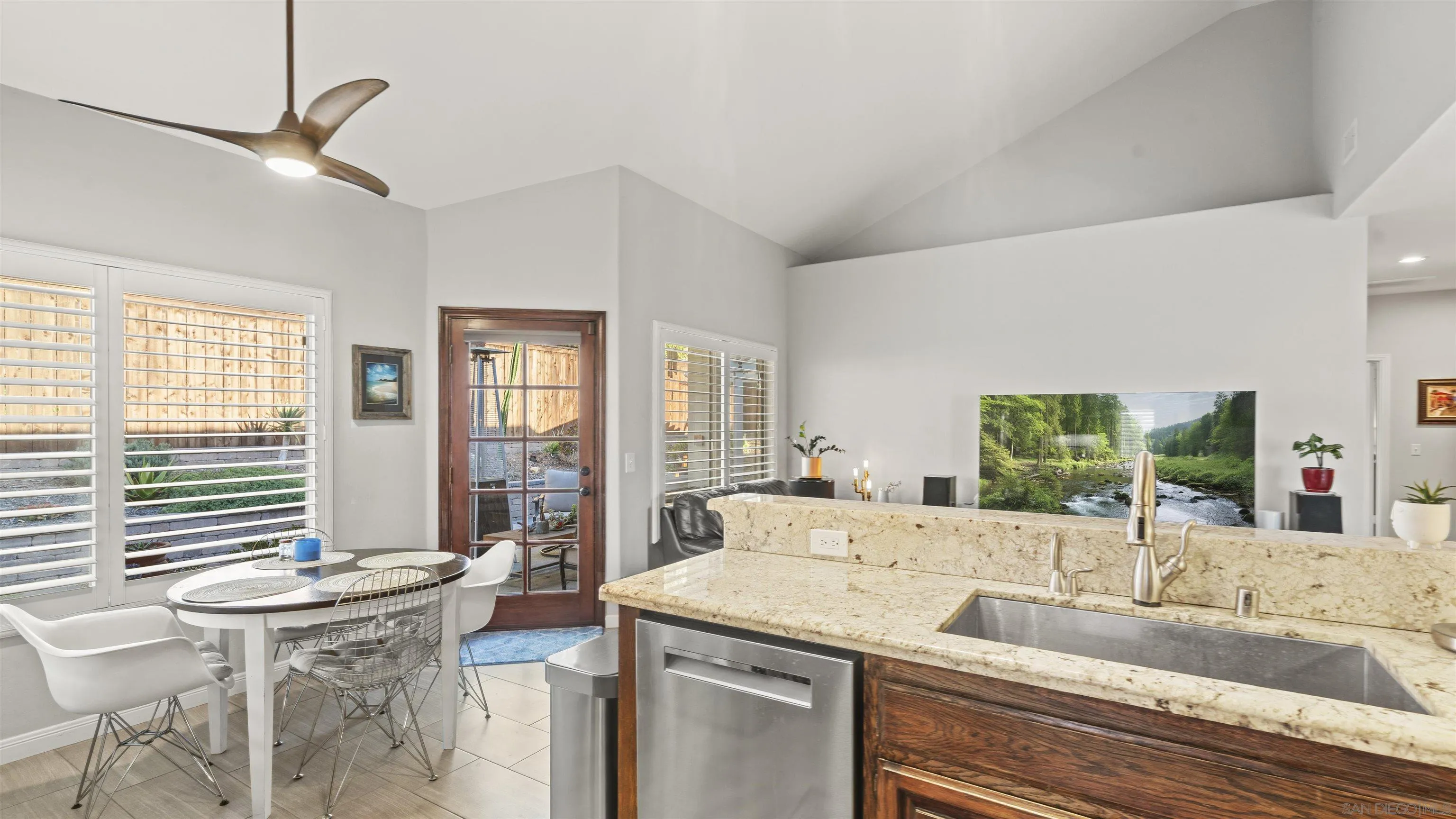 https://cdn.realtyfeed.com/cdn/127/260003952/ee60ad0d2de2f6ad6ff1b5848c2068e0.webp