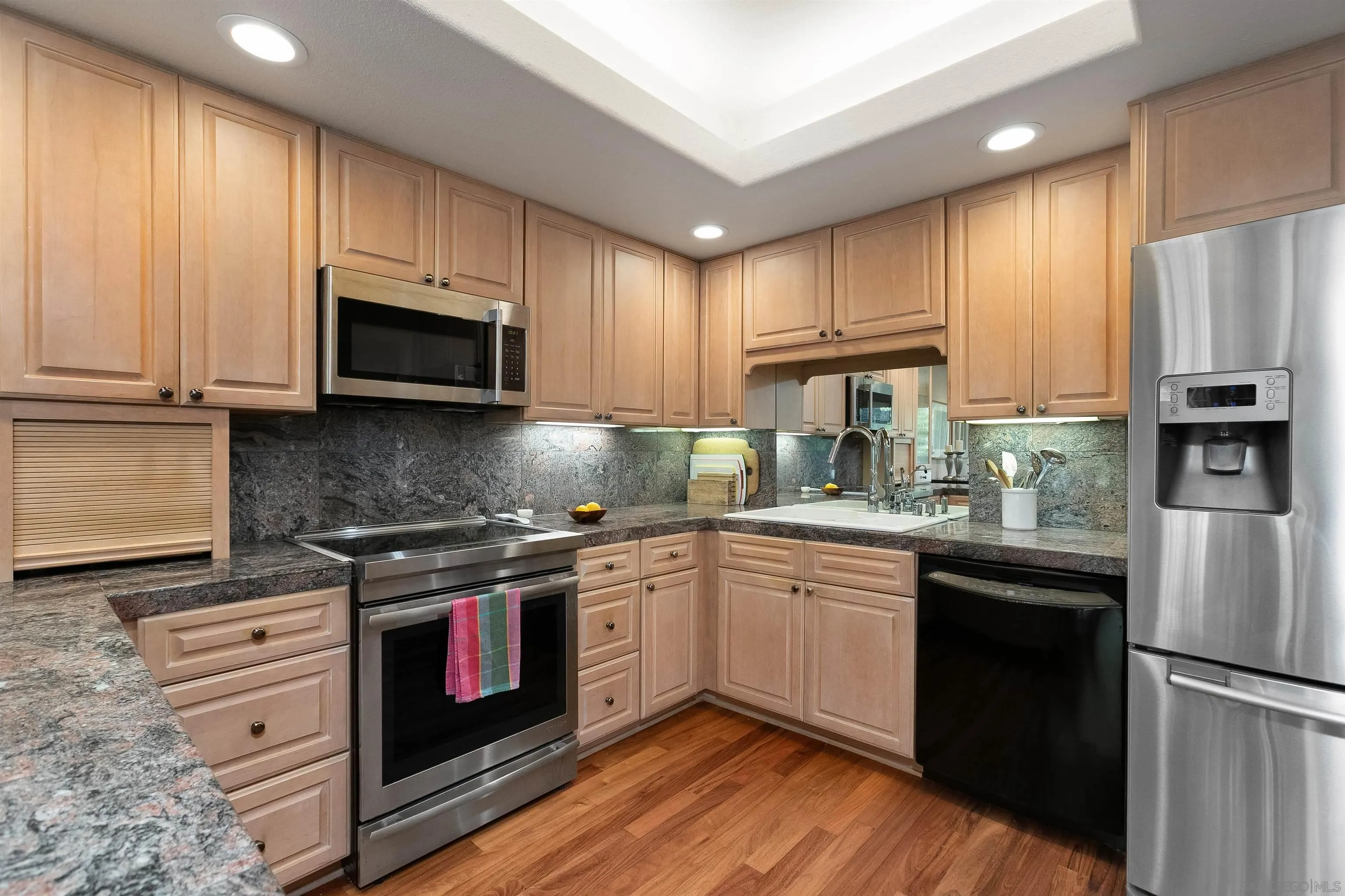 https://cdn.realtyfeed.com/cdn/127/260003953/a510534f2da40fb51cc7e0ba1fdc387c.webp