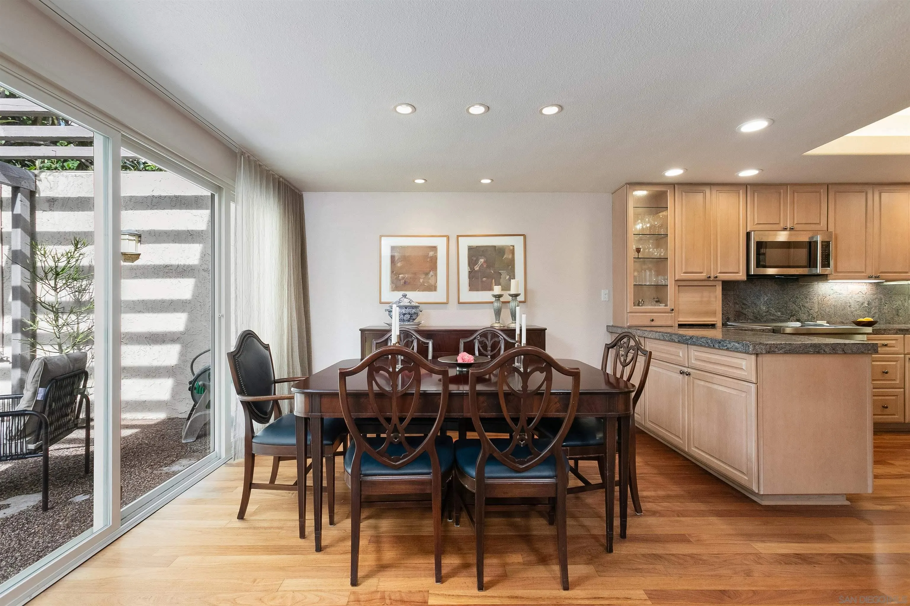 https://cdn.realtyfeed.com/cdn/127/260003953/c7180cf0d54773f026a45debe96573b9.webp