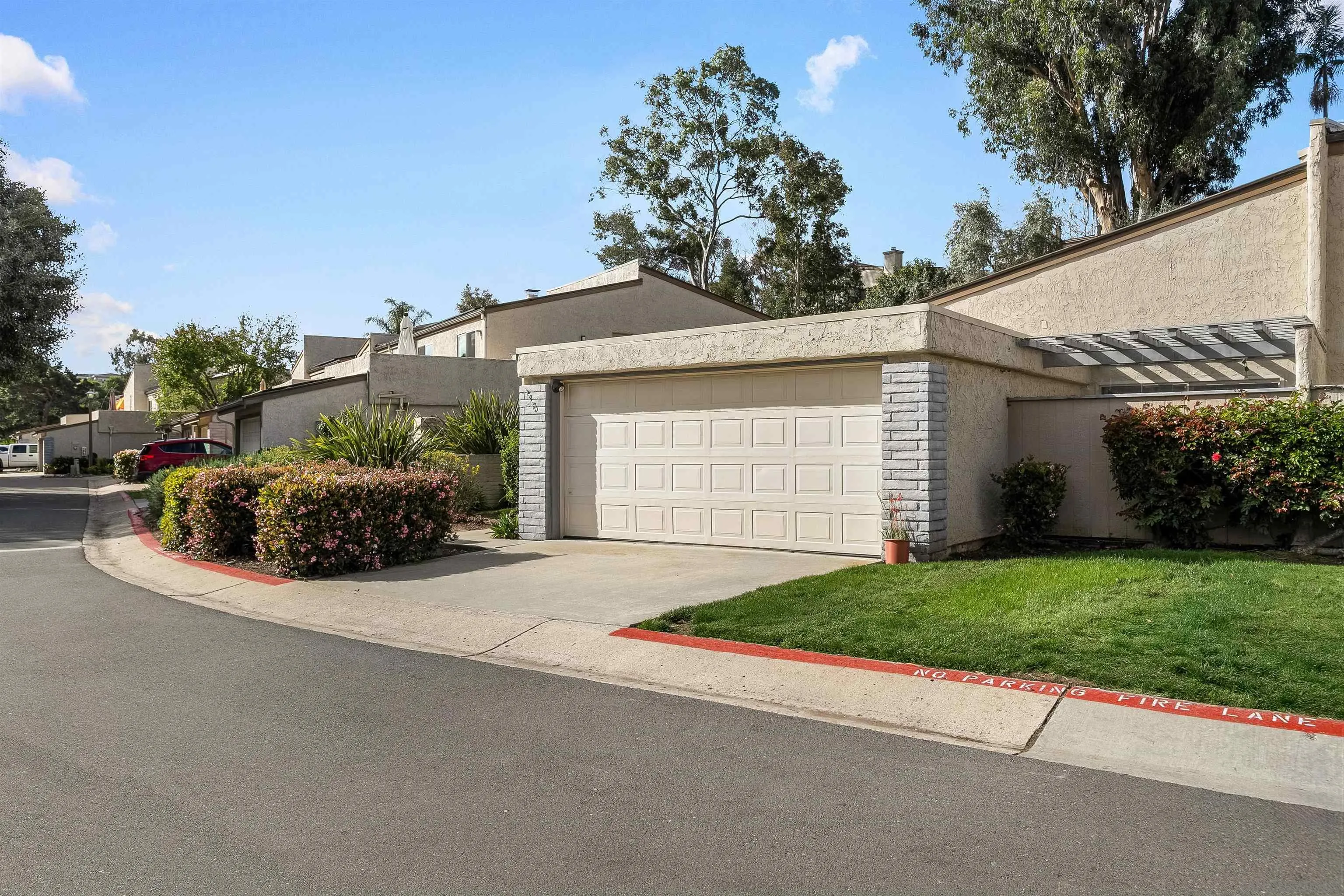 https://cdn.realtyfeed.com/cdn/127/260003953/eed4d8f076a142fd24c28292cc0514f9.webp