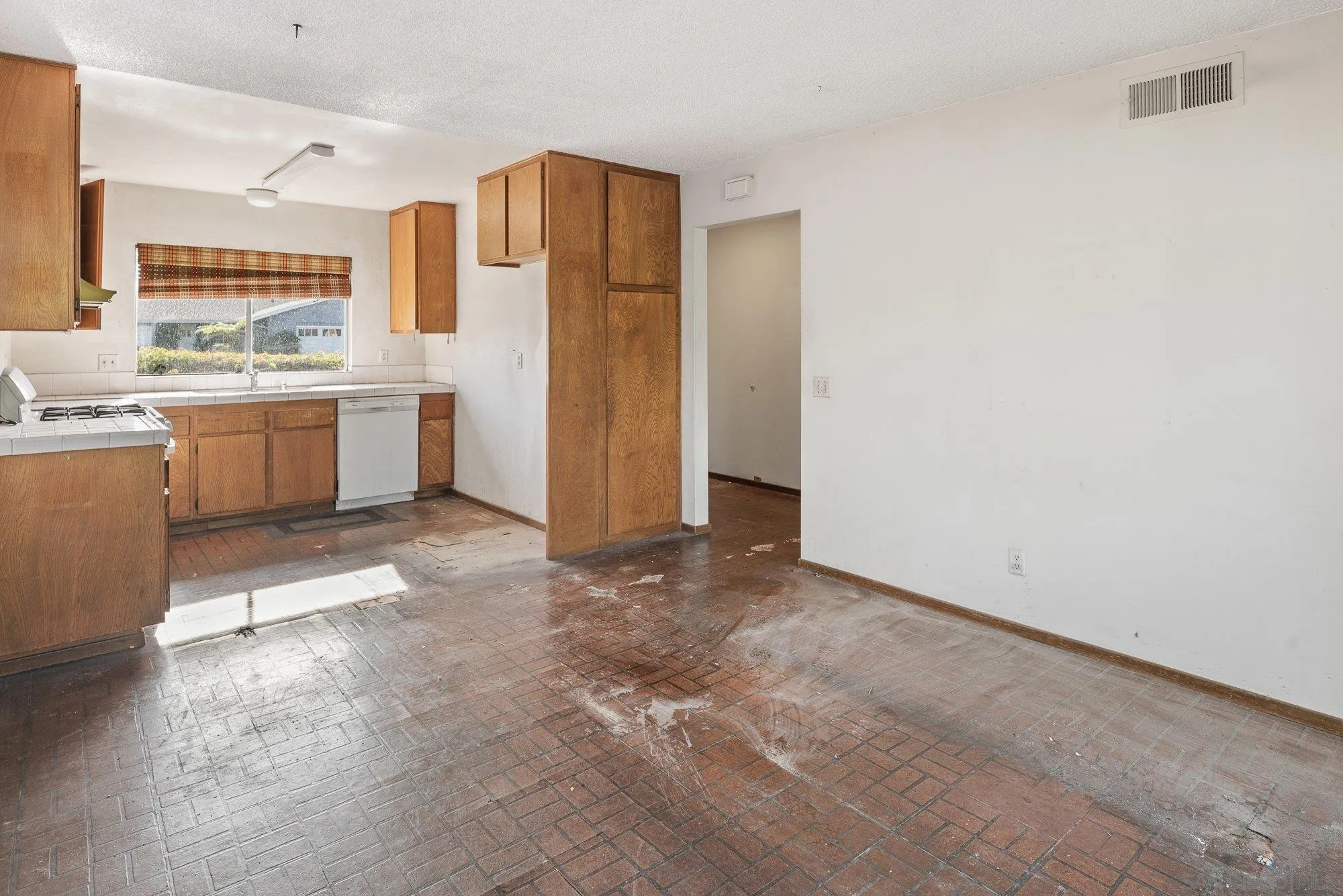 https://cdn.realtyfeed.com/cdn/127/260003955/5f66bbf228b6894ec1aa44b087ca7832.webp