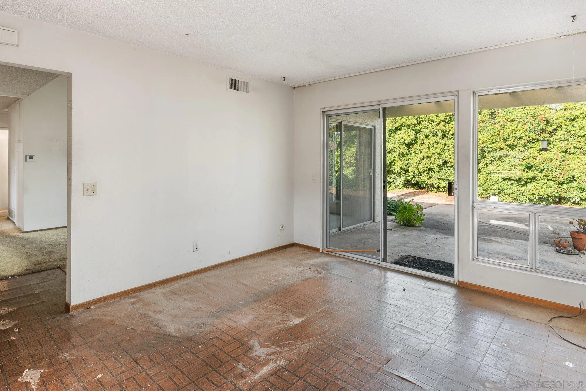 https://cdn.realtyfeed.com/cdn/127/260003955/6aab9372ef9acf9c52acd1f80b2cb38a.webp