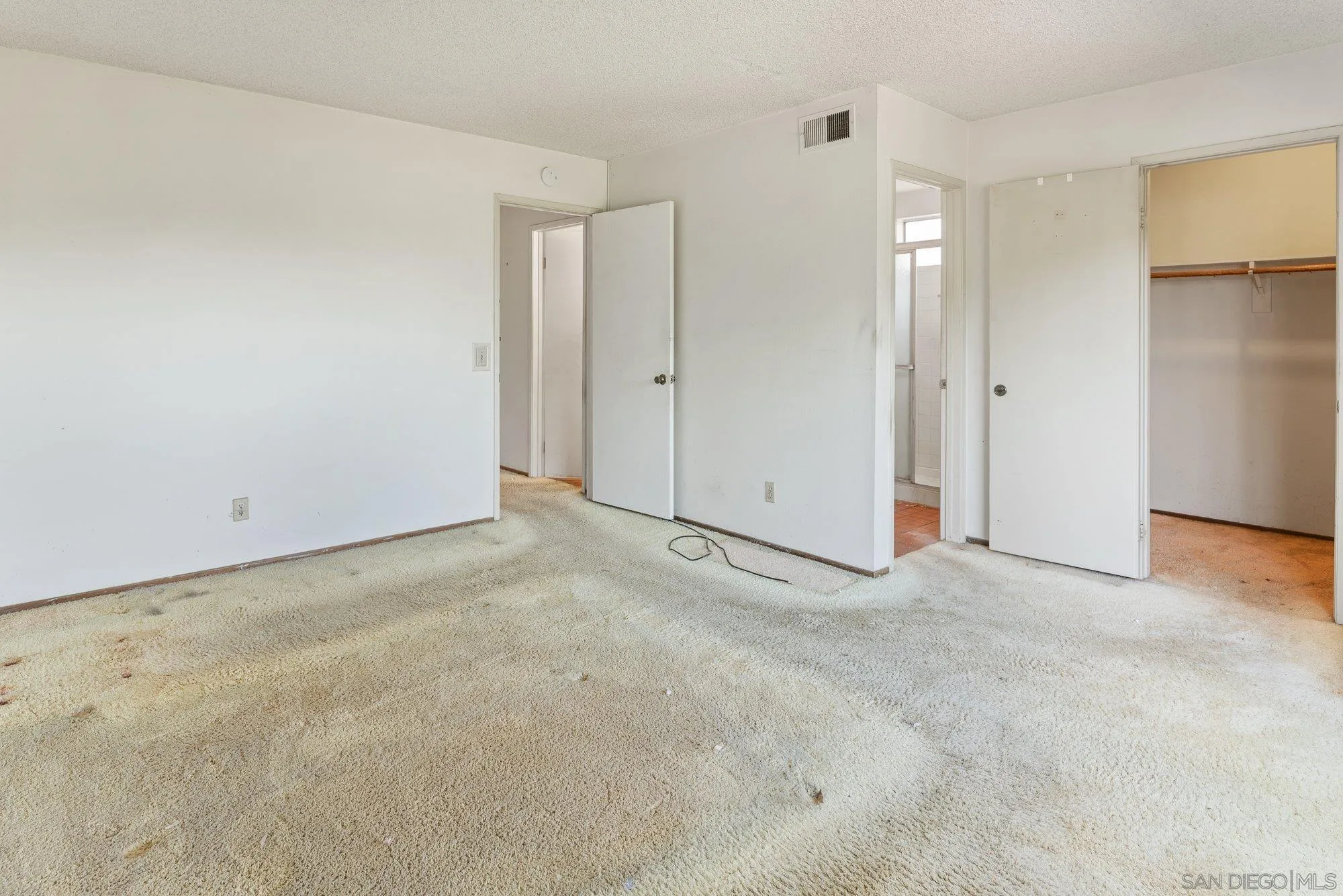 https://cdn.realtyfeed.com/cdn/127/260003955/a6cc184ad230a57b10885020646b6d2f.webp