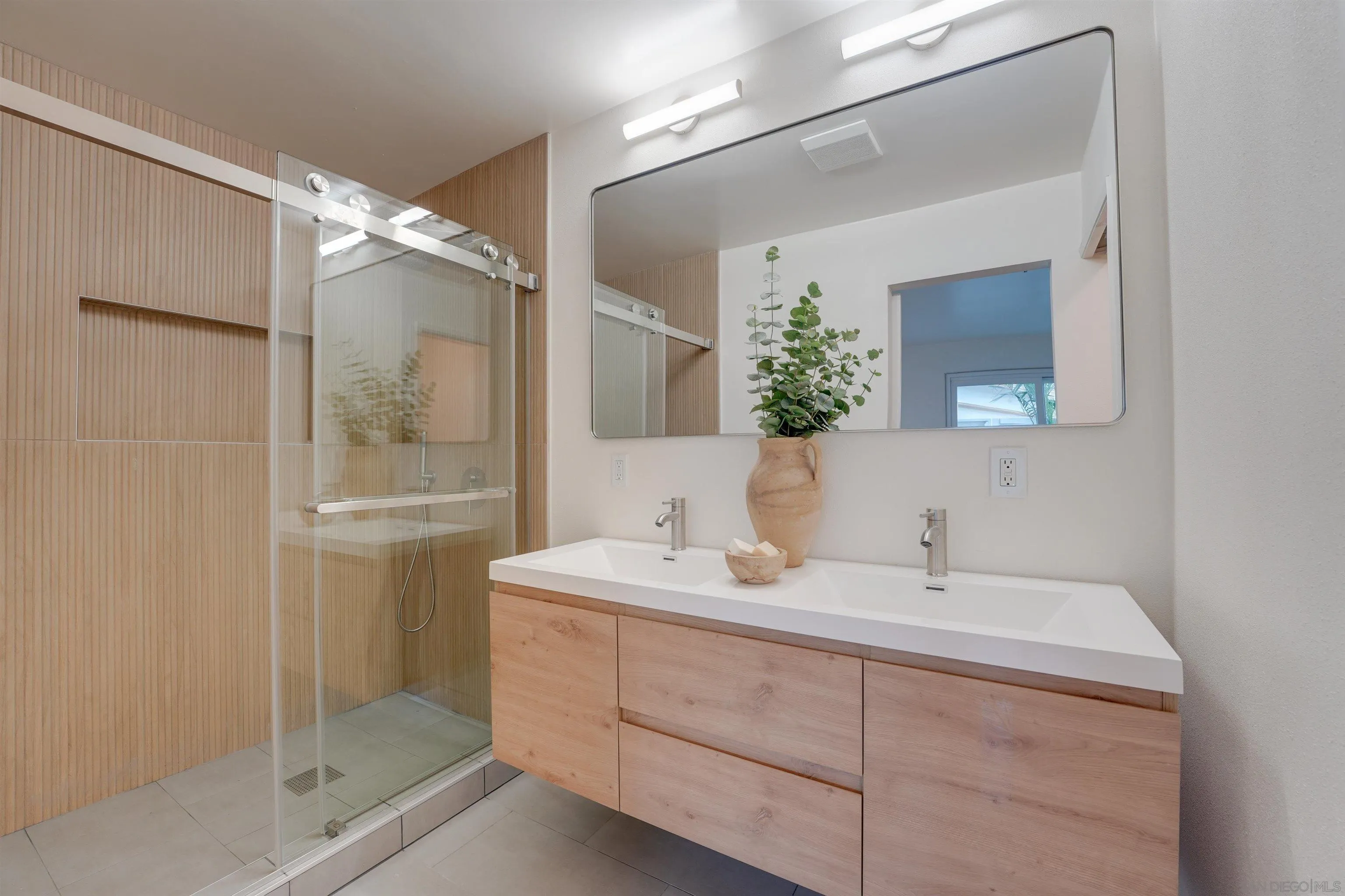 https://cdn.realtyfeed.com/cdn/127/260003958/17d64de0d0be439de3e123297deed4a9.webp