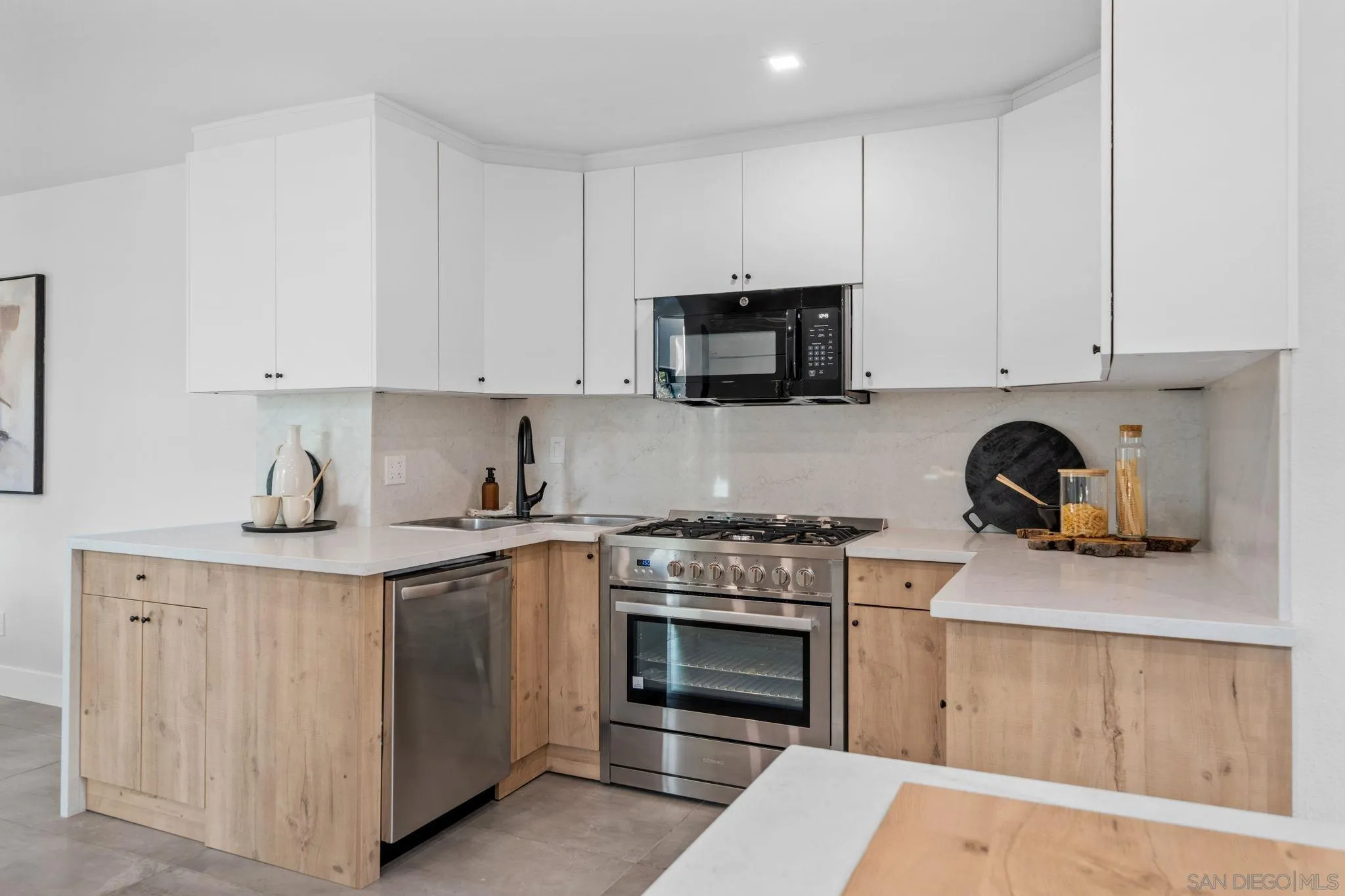 https://cdn.realtyfeed.com/cdn/127/260003963/0b852d512e09a19652242c01aa76f7d1.webp