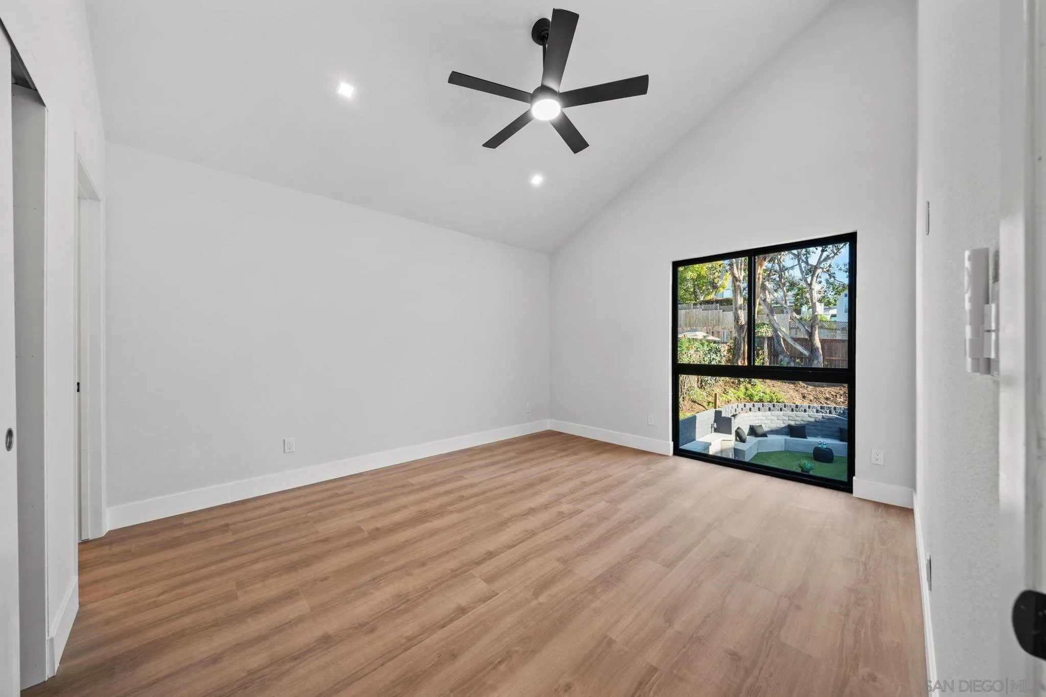 https://cdn.realtyfeed.com/cdn/127/260003963/32674671b4c9f153899e8a1b915b47ac.webp