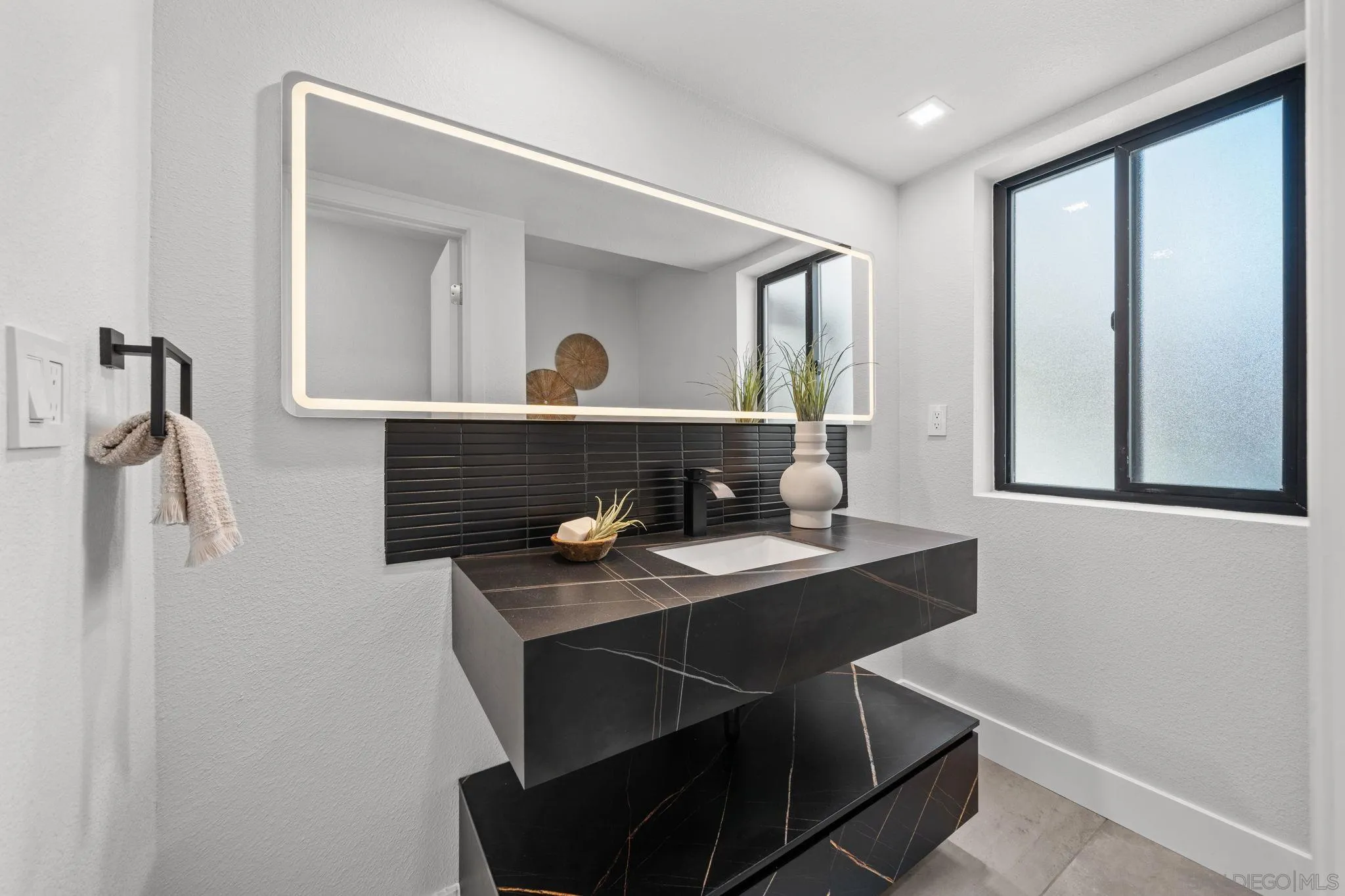 https://cdn.realtyfeed.com/cdn/127/260003963/37571433da6ad31d10ab3369204931a1.webp