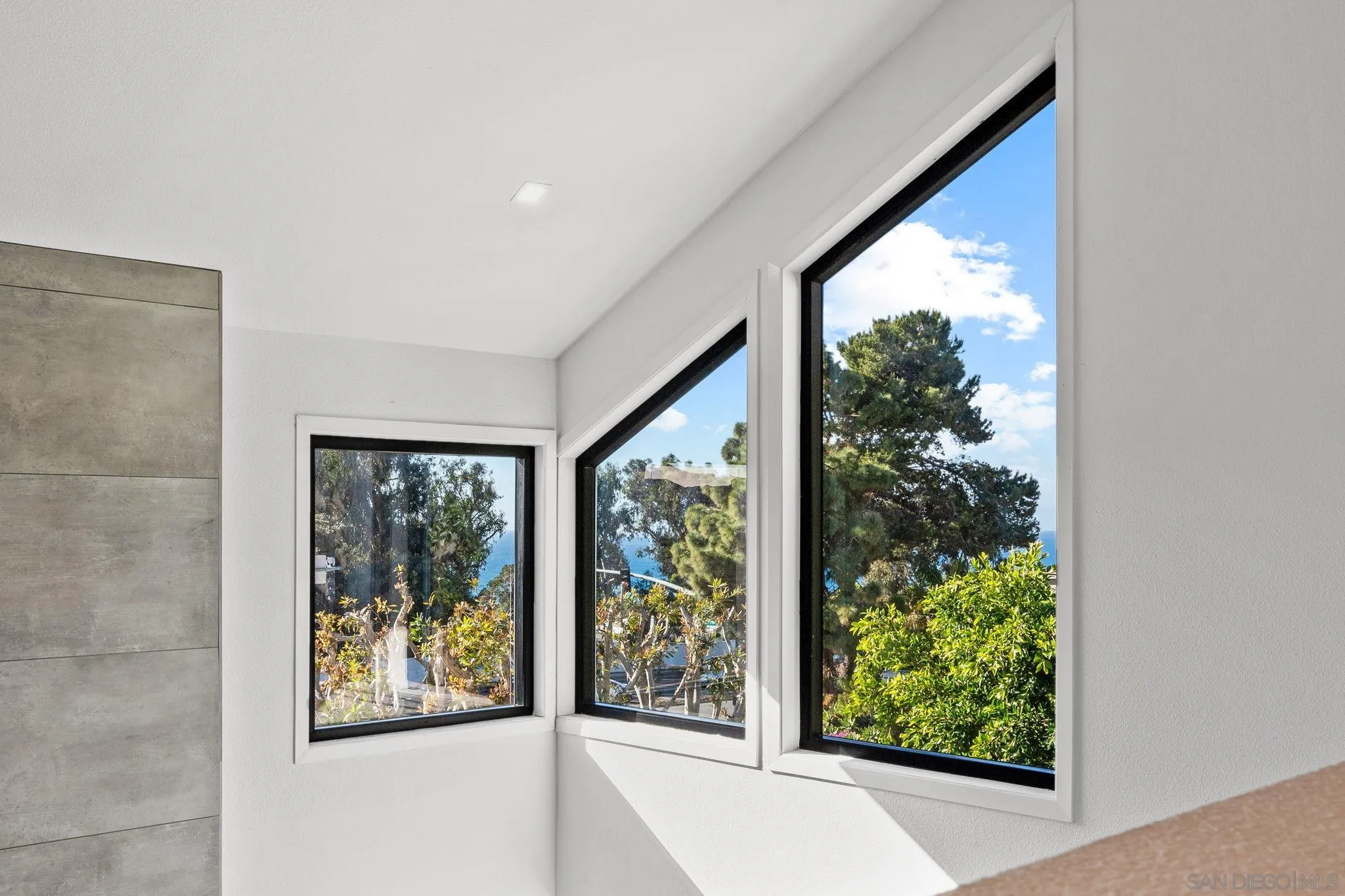 https://cdn.realtyfeed.com/cdn/127/260003963/5832841c8512da897243aac082156a22.webp