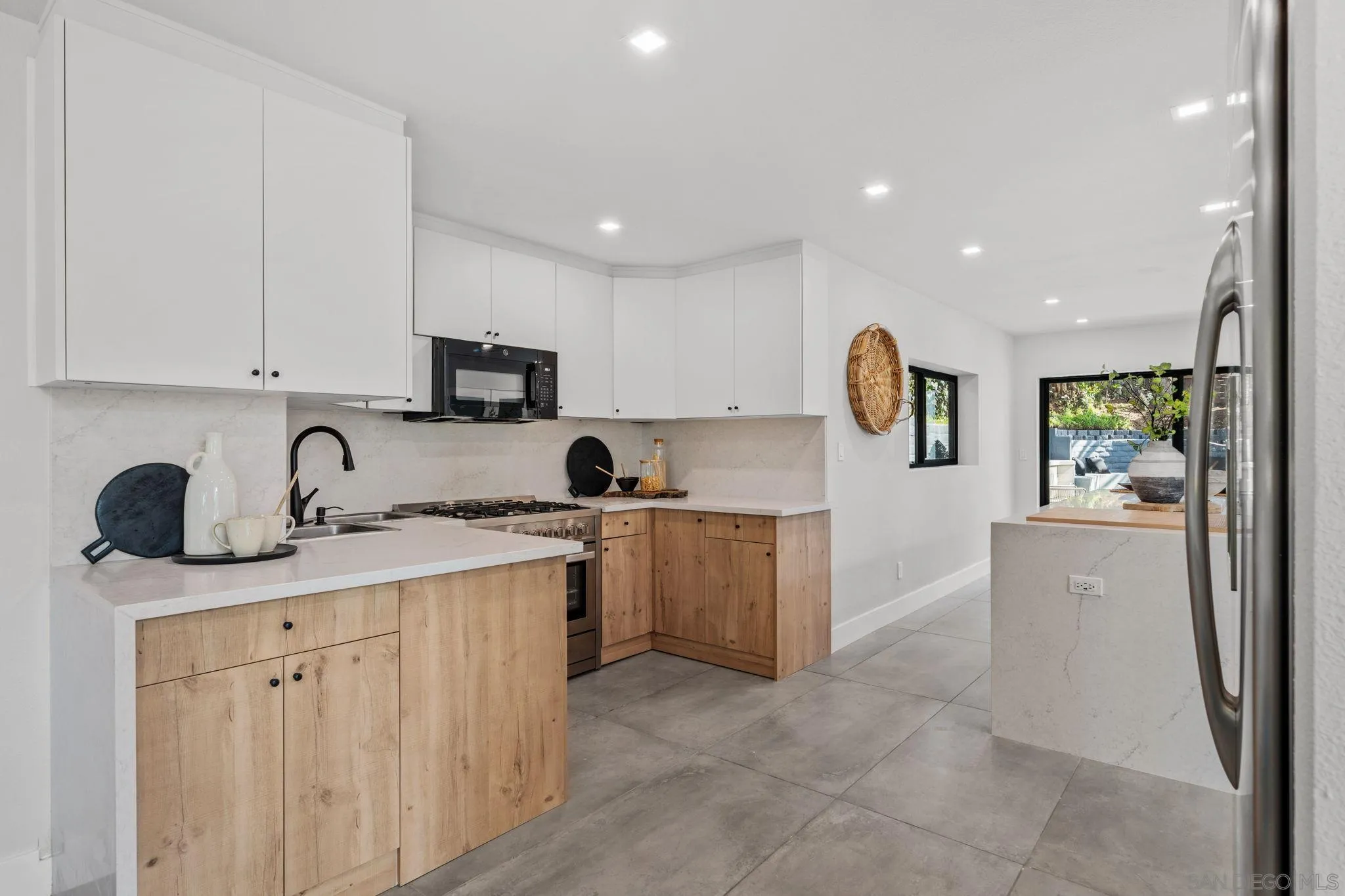 https://cdn.realtyfeed.com/cdn/127/260003963/87d2b269d1b68818eefcbd85cca789a8.webp