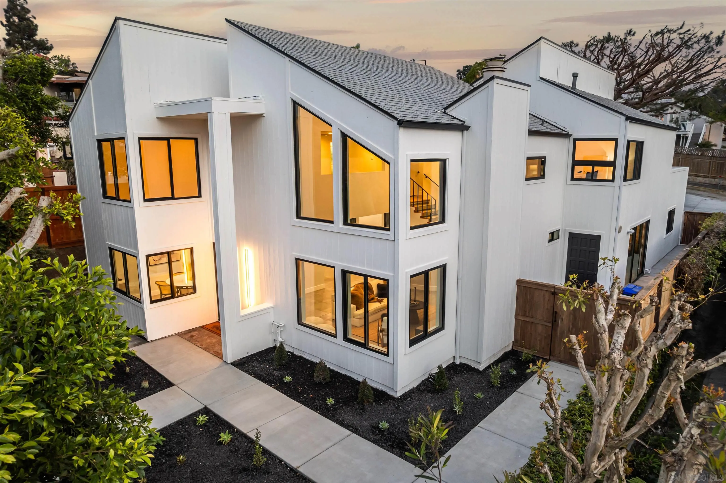 https://cdn.realtyfeed.com/cdn/127/260003963/ff6c5d24dce86dda9d3e9384f3517831.webp
