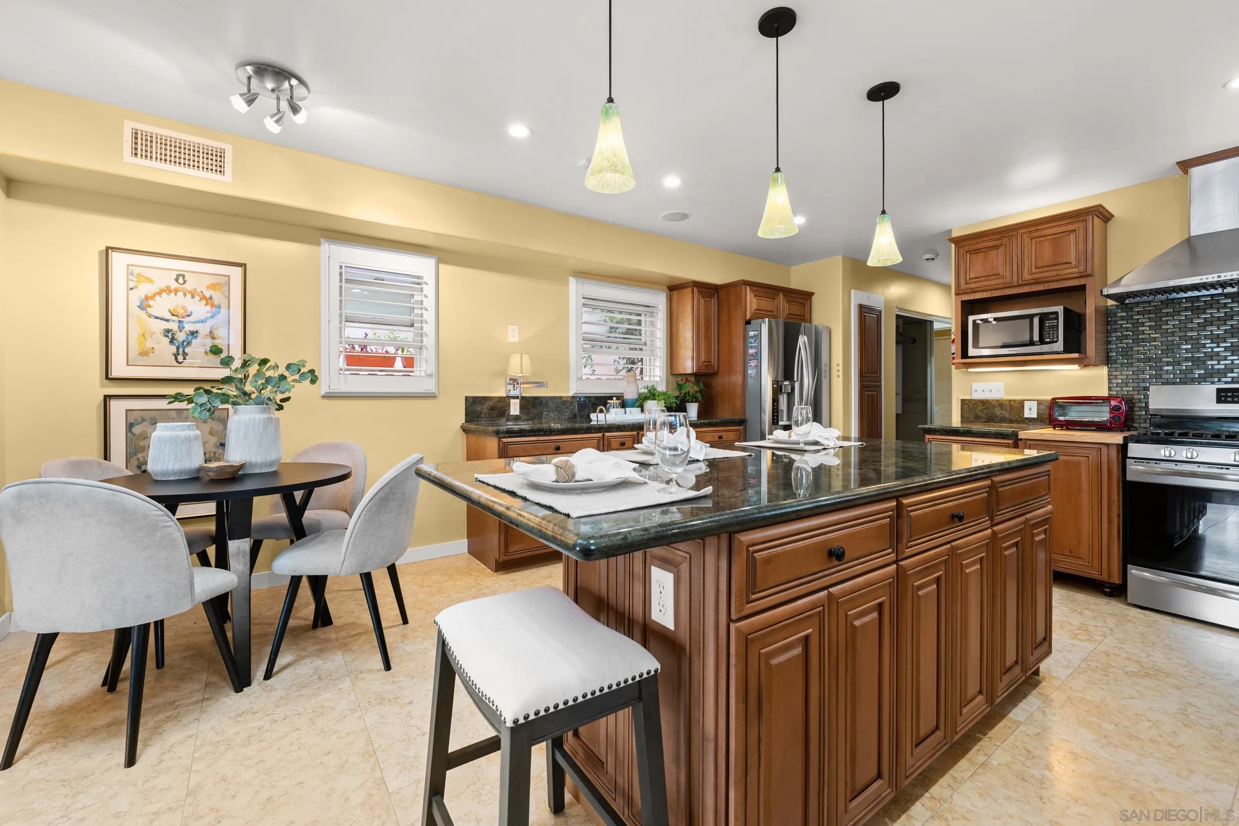 https://cdn.realtyfeed.com/cdn/127/260003969/ea1a027f5169986a59bb277a5b549f38.webp