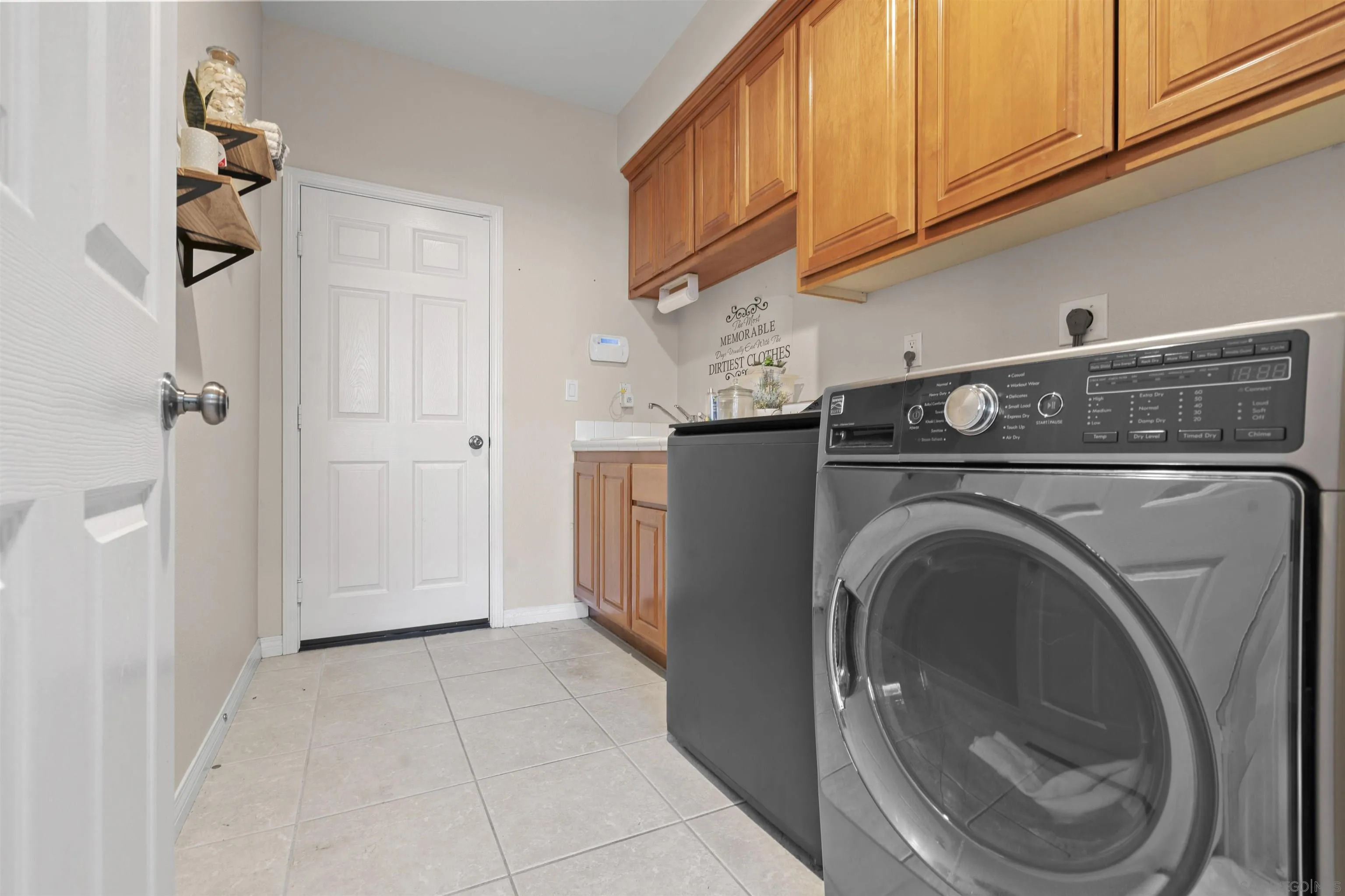 https://cdn.realtyfeed.com/cdn/127/260003971/9166abbd7660e56f0bd2bed941458530.webp